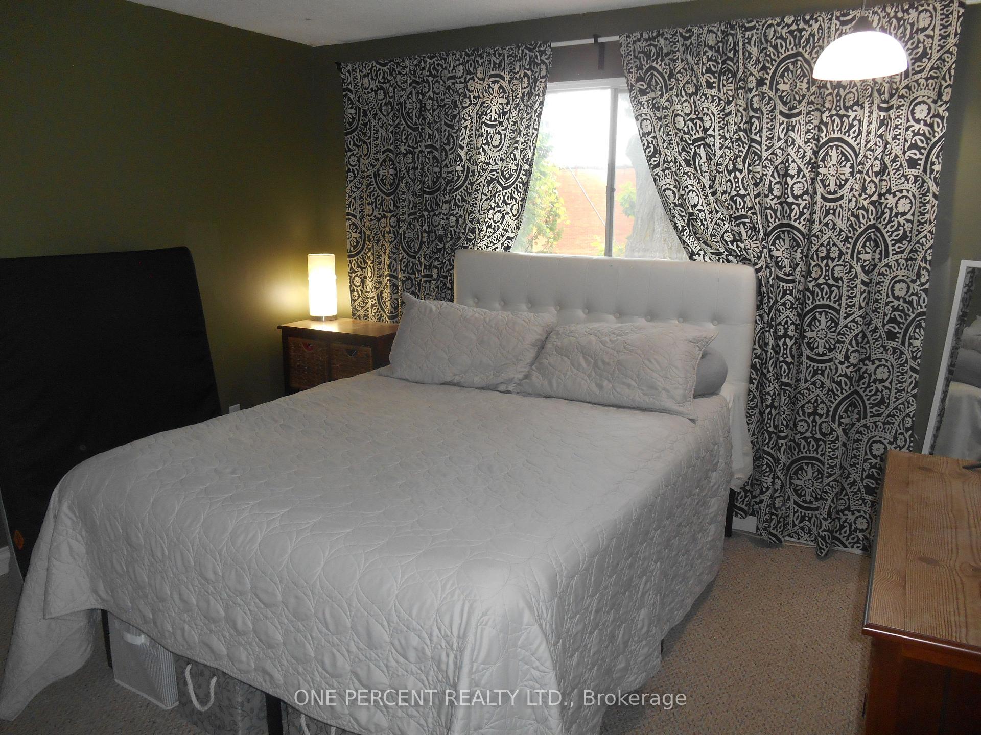 Photo 7 of 25 Chieftain Crescent, Barrie, Allandale Heights — HOMEH