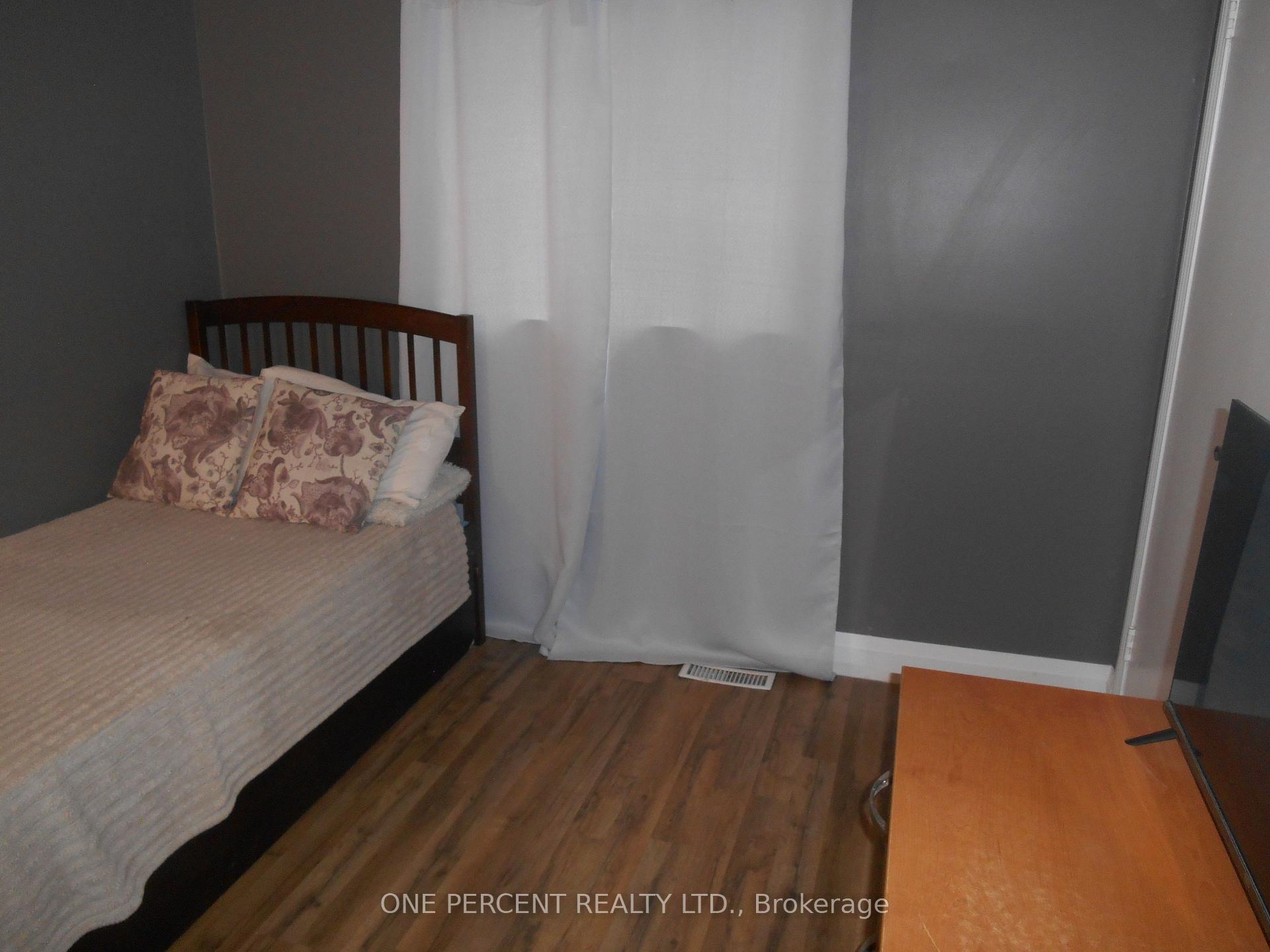 Photo 8 of 25 Chieftain Crescent, Barrie, Allandale Heights — HOMEH
