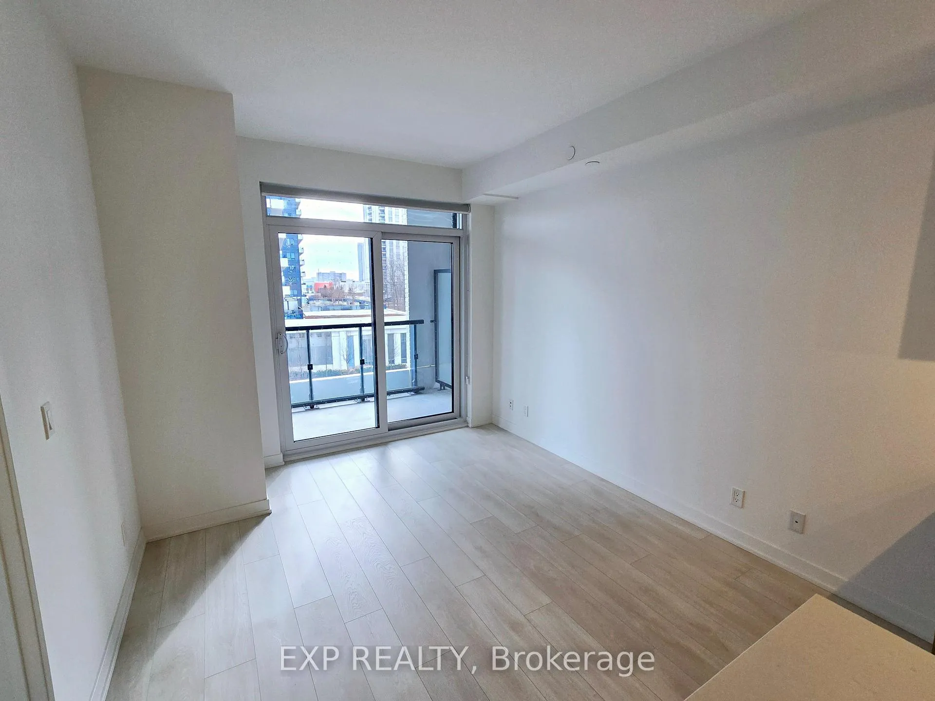 Photo 4 of Unit A-419, 7950 bathurst Street, Vaughan, Beverley Glen — HOMEH
