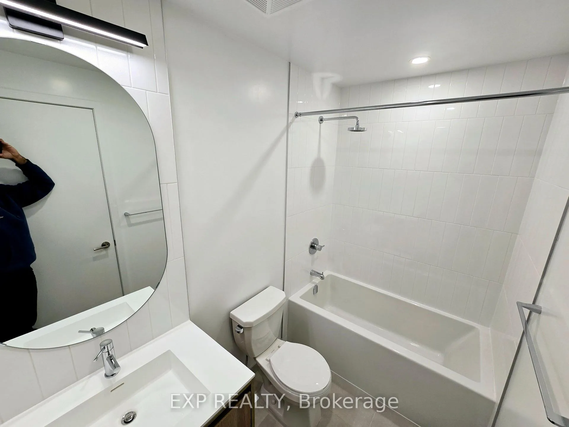 Photo 5 of Unit A-419, 7950 bathurst Street, Vaughan, Beverley Glen — HOMEH