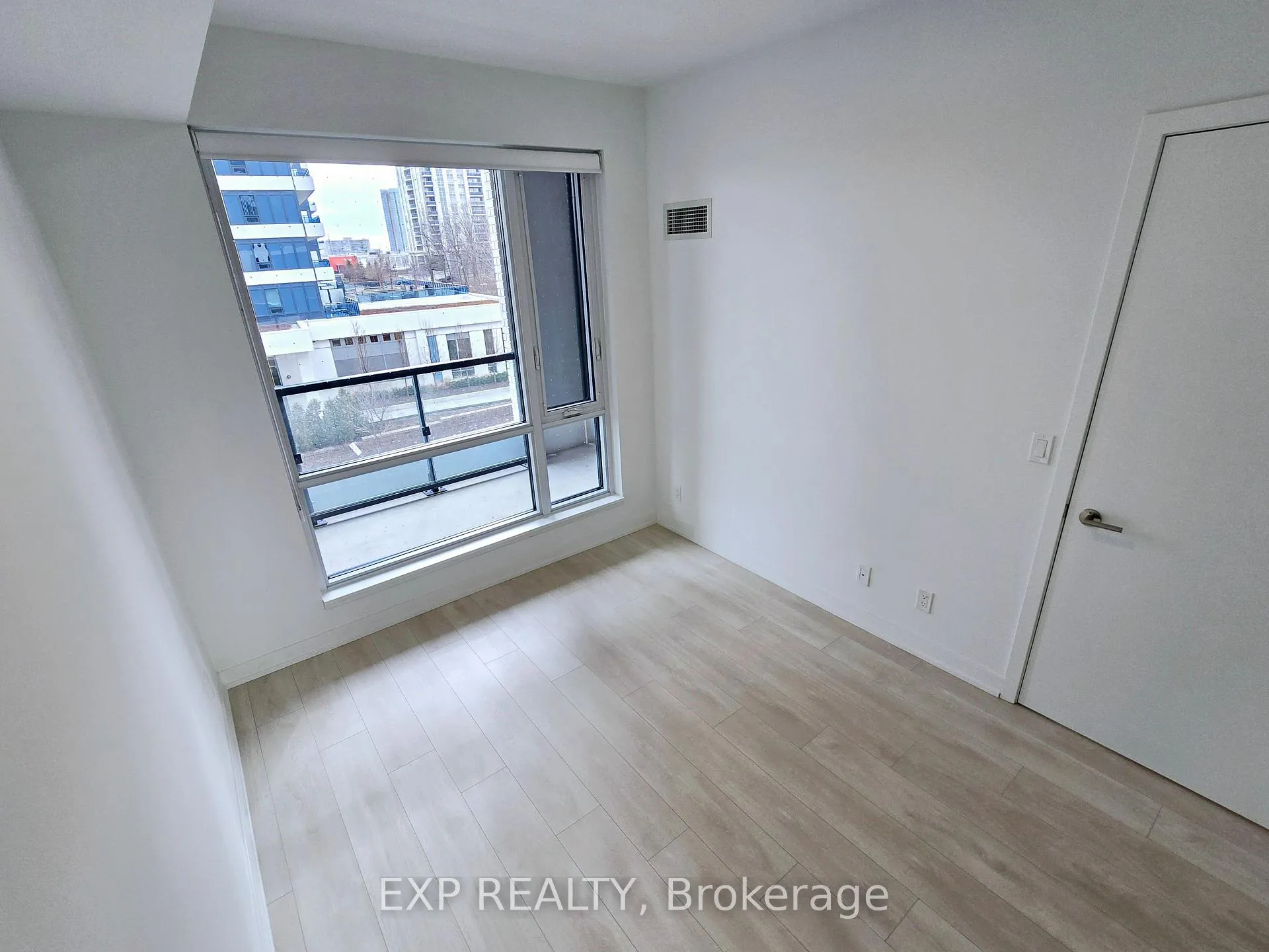 Photo 6 of Unit A-419, 7950 bathurst Street, Vaughan, Beverley Glen — HOMEH