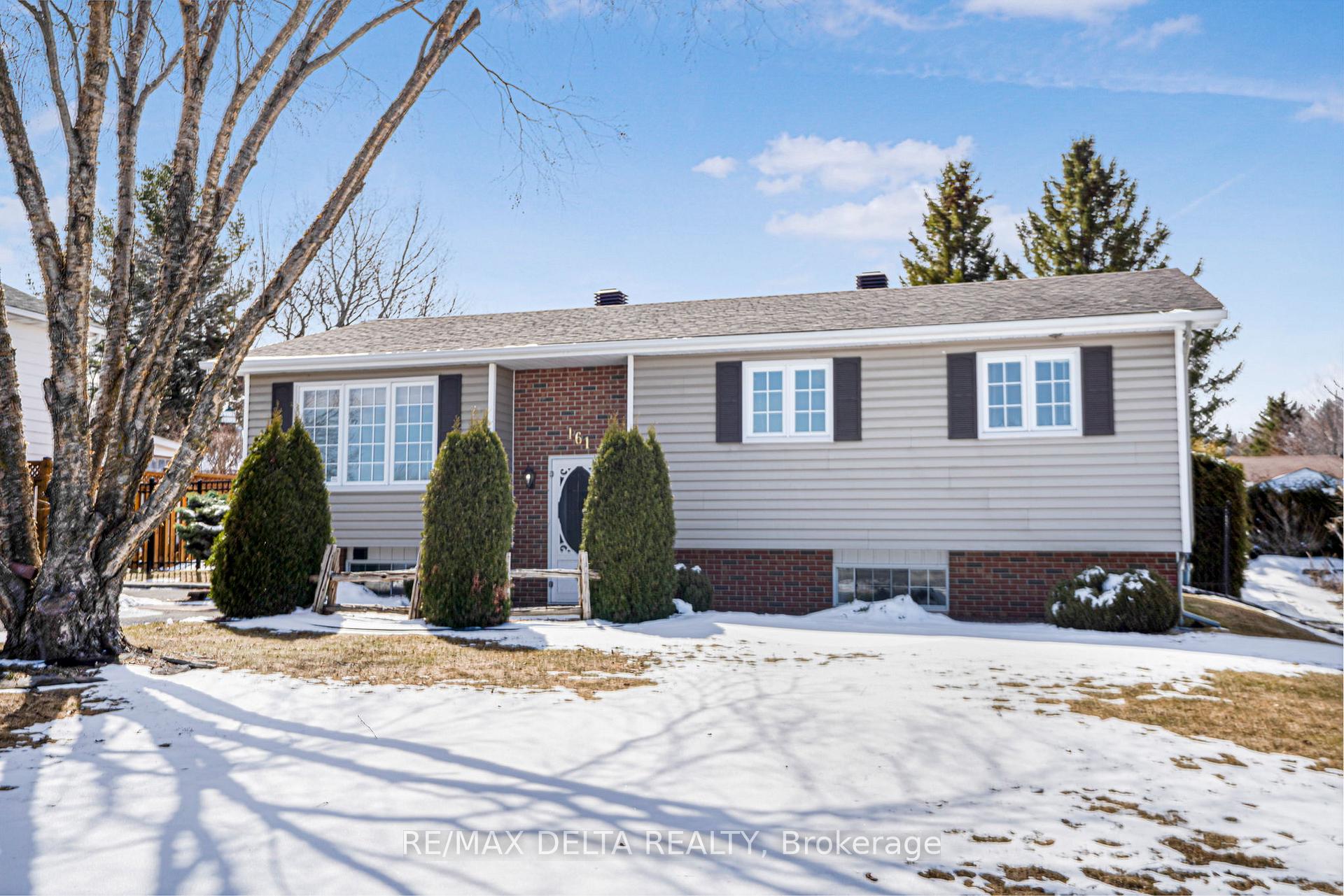 Photo 2 of 161 Home Avenue, Champlain, Vankleek Hill — HOMEH
