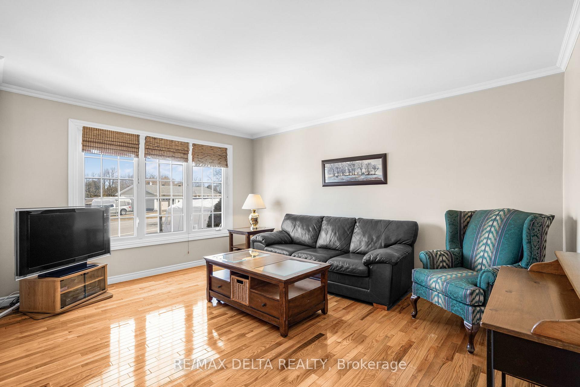 Photo 5 of 161 Home Avenue, Champlain, Vankleek Hill — HOMEH