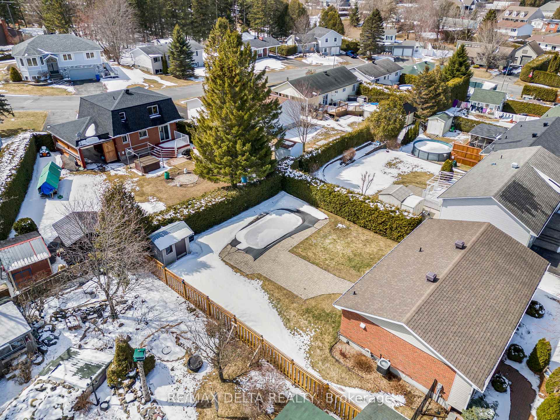 Photo 32 of 161 Home Avenue, Champlain, Vankleek Hill — HOMEH