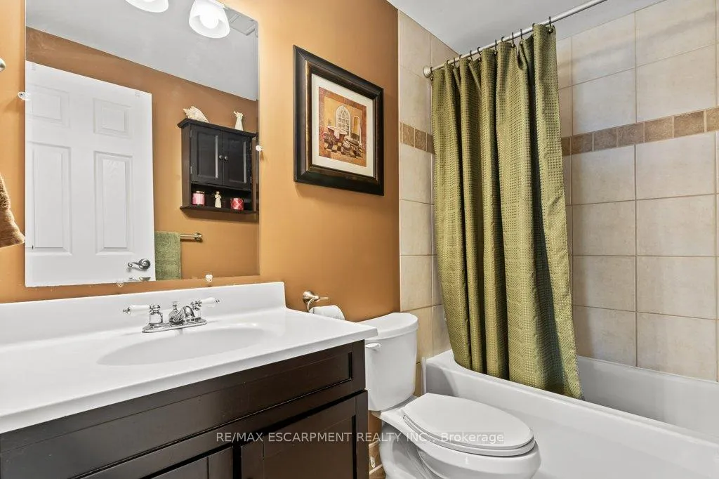 Photo 4 of Unit 49, 1300 Upper Ottawa Street, Hamilton, Quinndale — HOMEH