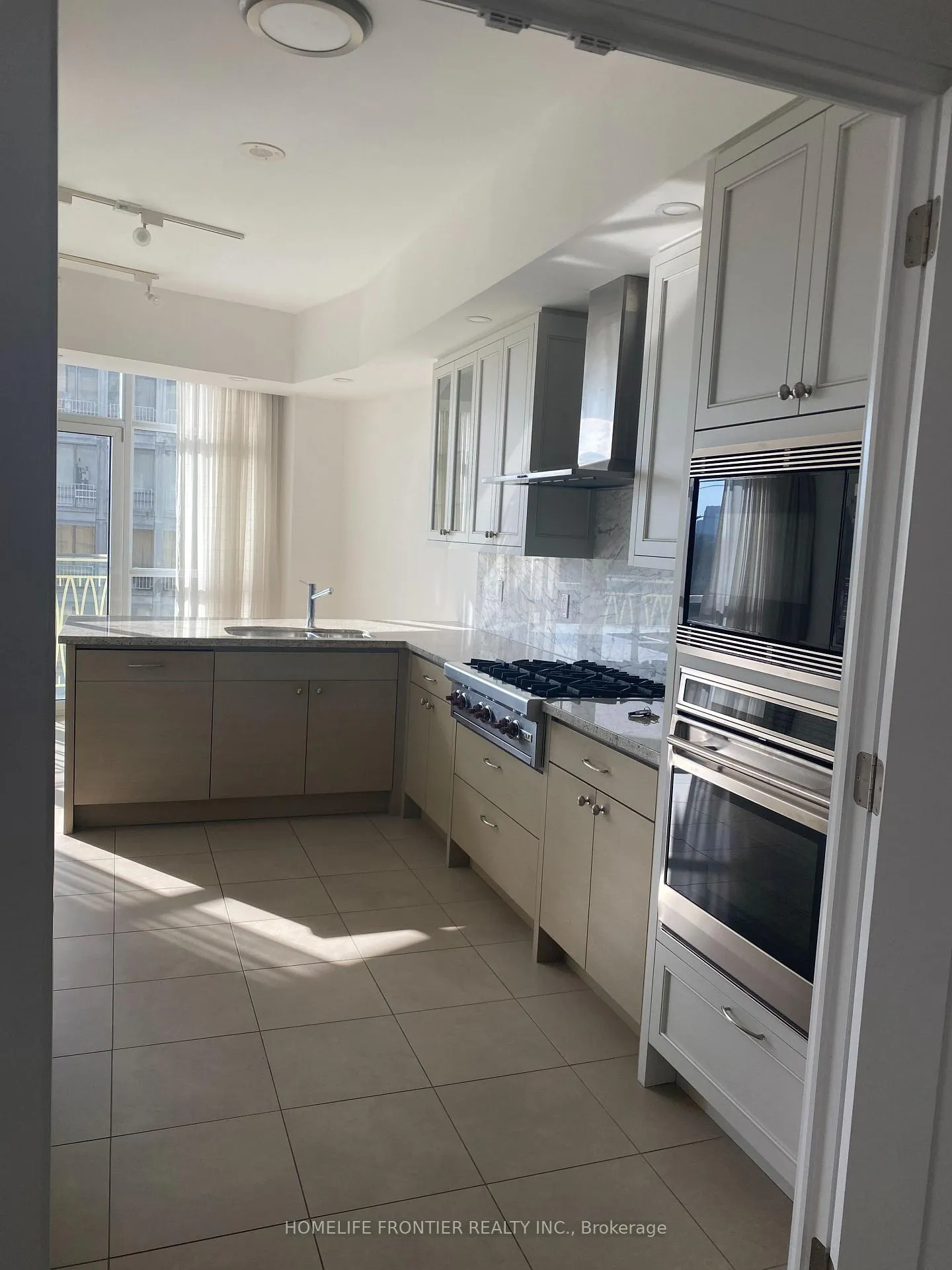 Photo 1 of Unit 402, 336 Spadina Road S, Toronto, Casa Loma — HOMEH