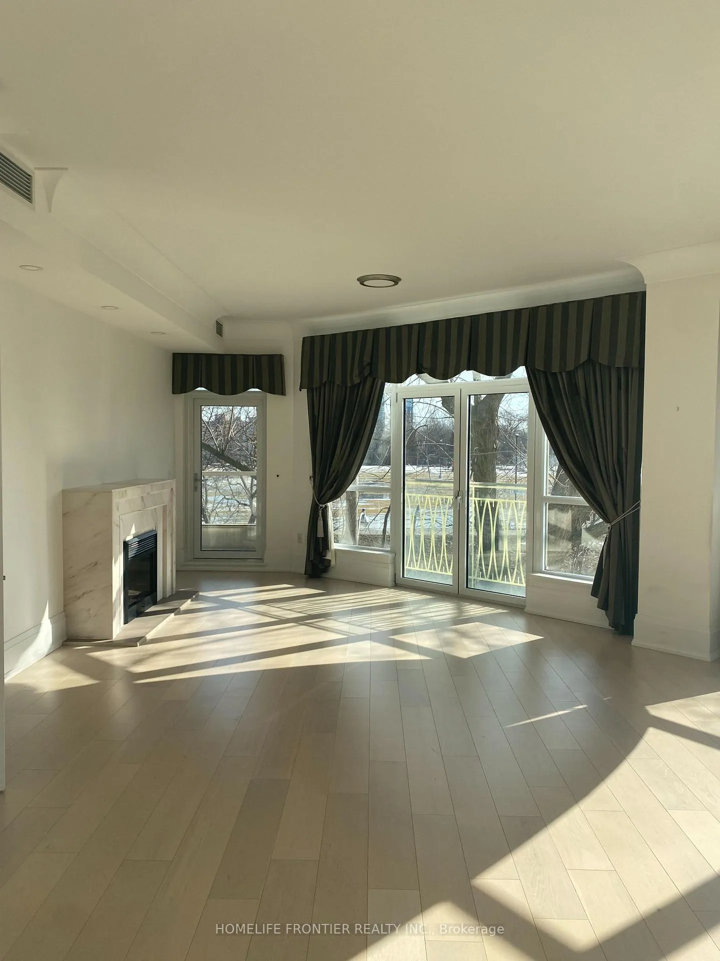 Photo 2 of Unit 402, 336 Spadina Road S, Toronto, Casa Loma — HOMEH