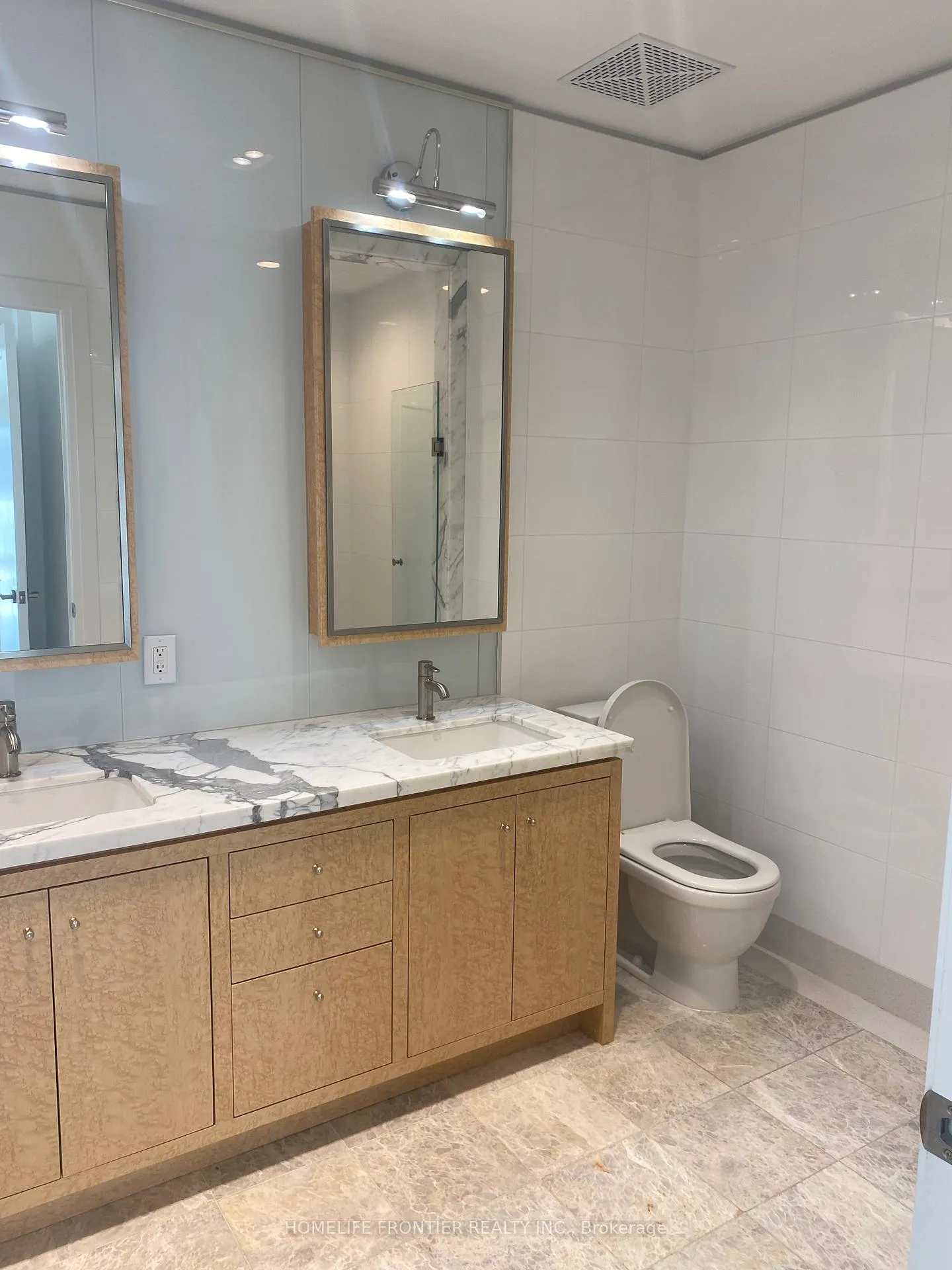Photo 4 of Unit 402, 336 Spadina Road S, Toronto, Casa Loma — HOMEH