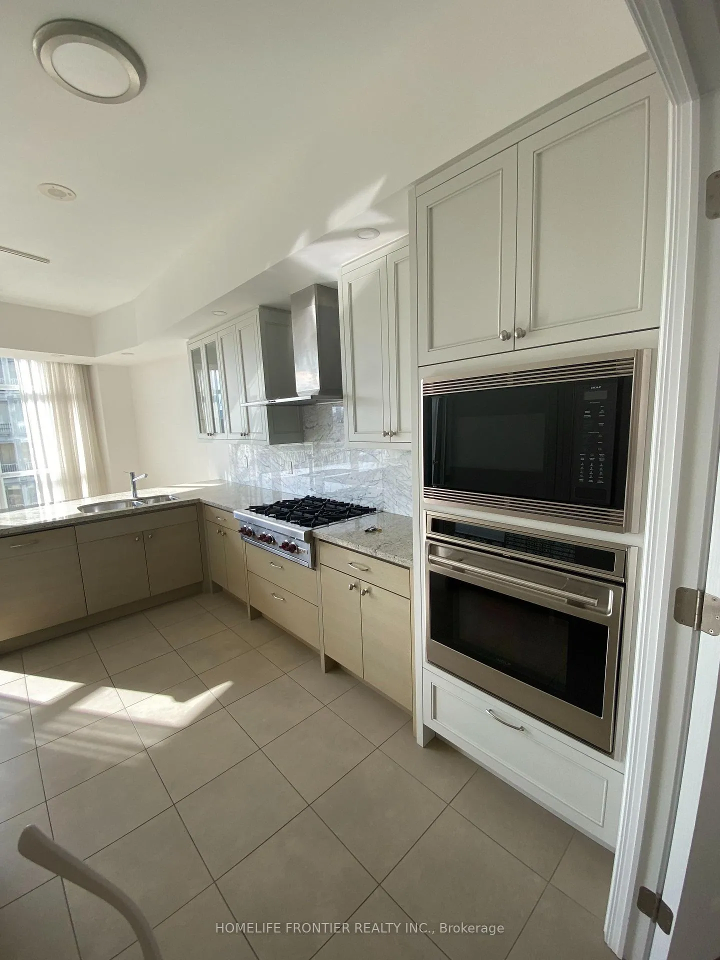 Photo 7 of Unit 402, 336 Spadina Road S, Toronto, Casa Loma — HOMEH