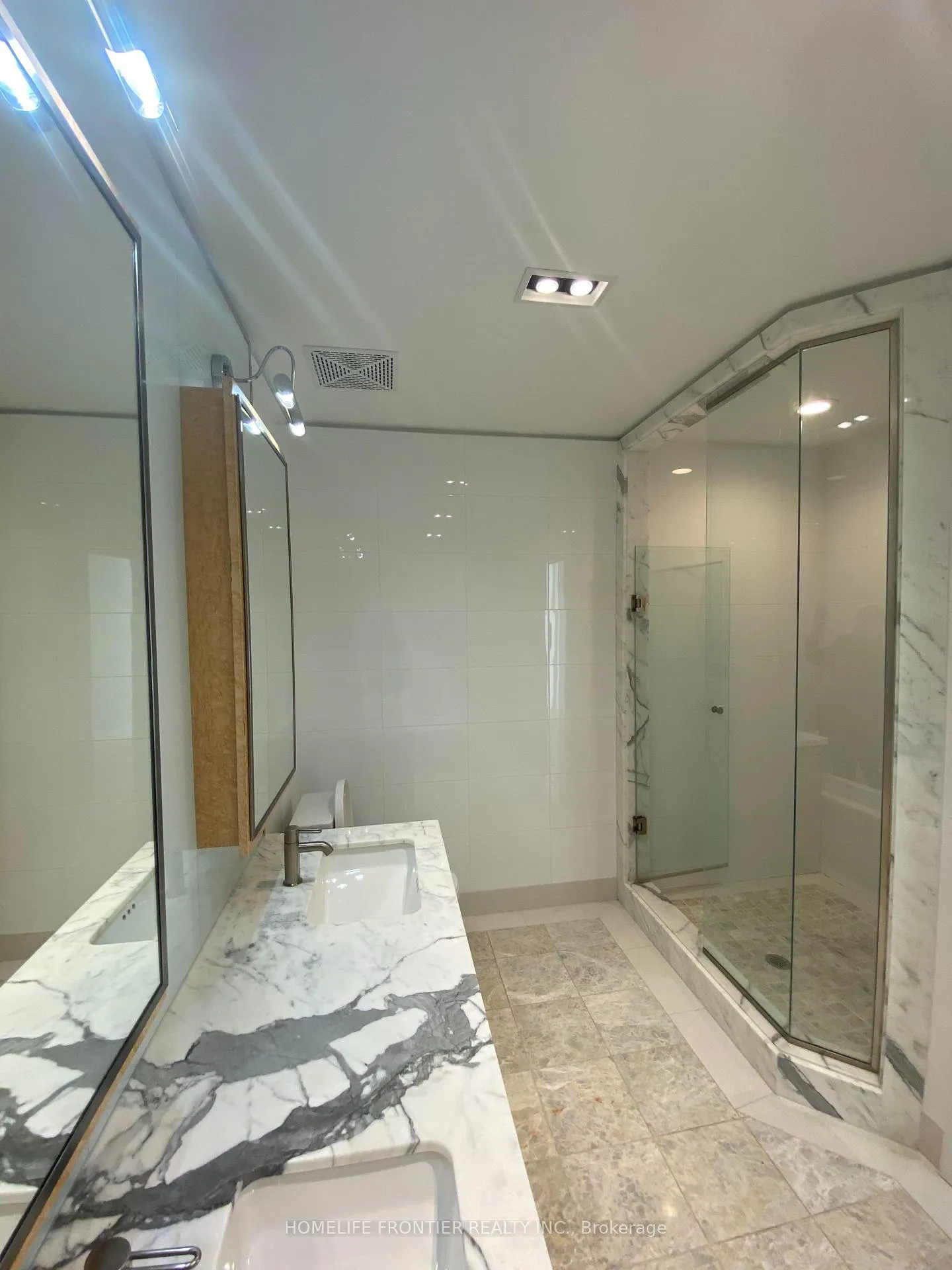 Photo 9 of Unit 402, 336 Spadina Road S, Toronto, Casa Loma — HOMEH