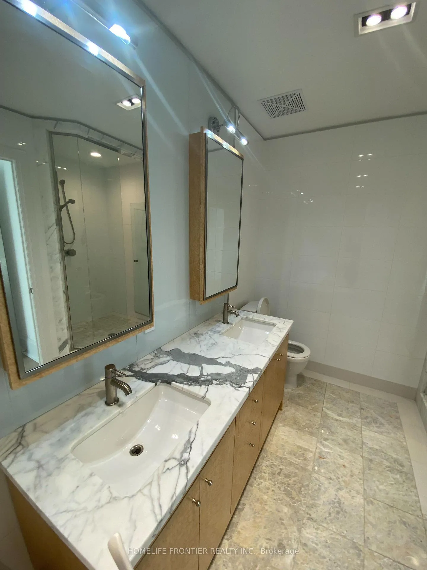 Photo 10 of Unit 402, 336 Spadina Road S, Toronto, Casa Loma — HOMEH