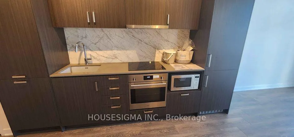 Photo 3 of Unit 822, 60 Honeycrisp Crescent S, Vaughan, Vaughan Corporate Centre — HOMEH