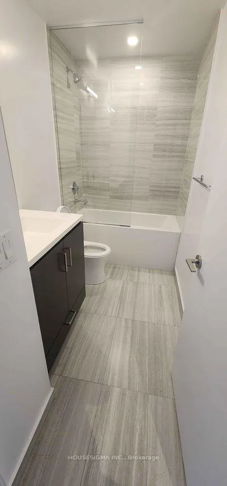 Photo 8 of Unit 822, 60 Honeycrisp Crescent S, Vaughan, Vaughan Corporate Centre — HOMEH