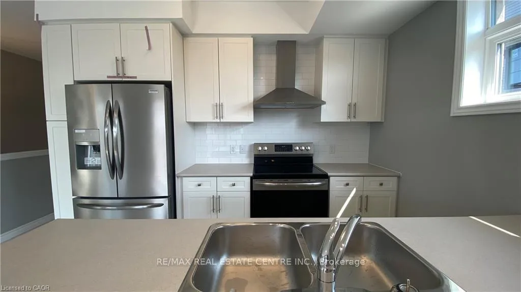 Photo 4 of 70 Wheat Lane, Kitchener — HOMEH