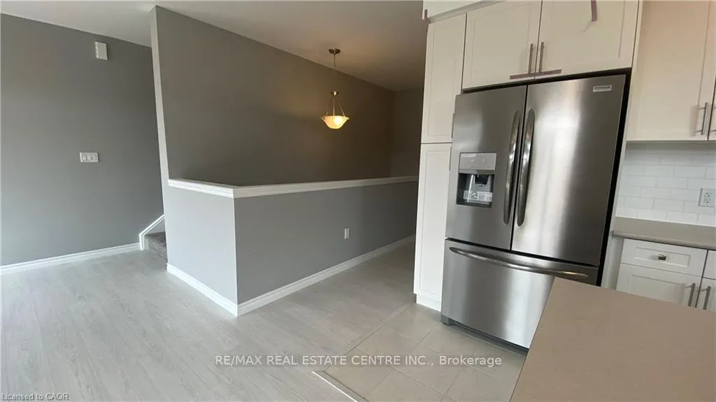 Photo 5 of 70 Wheat Lane, Kitchener — HOMEH