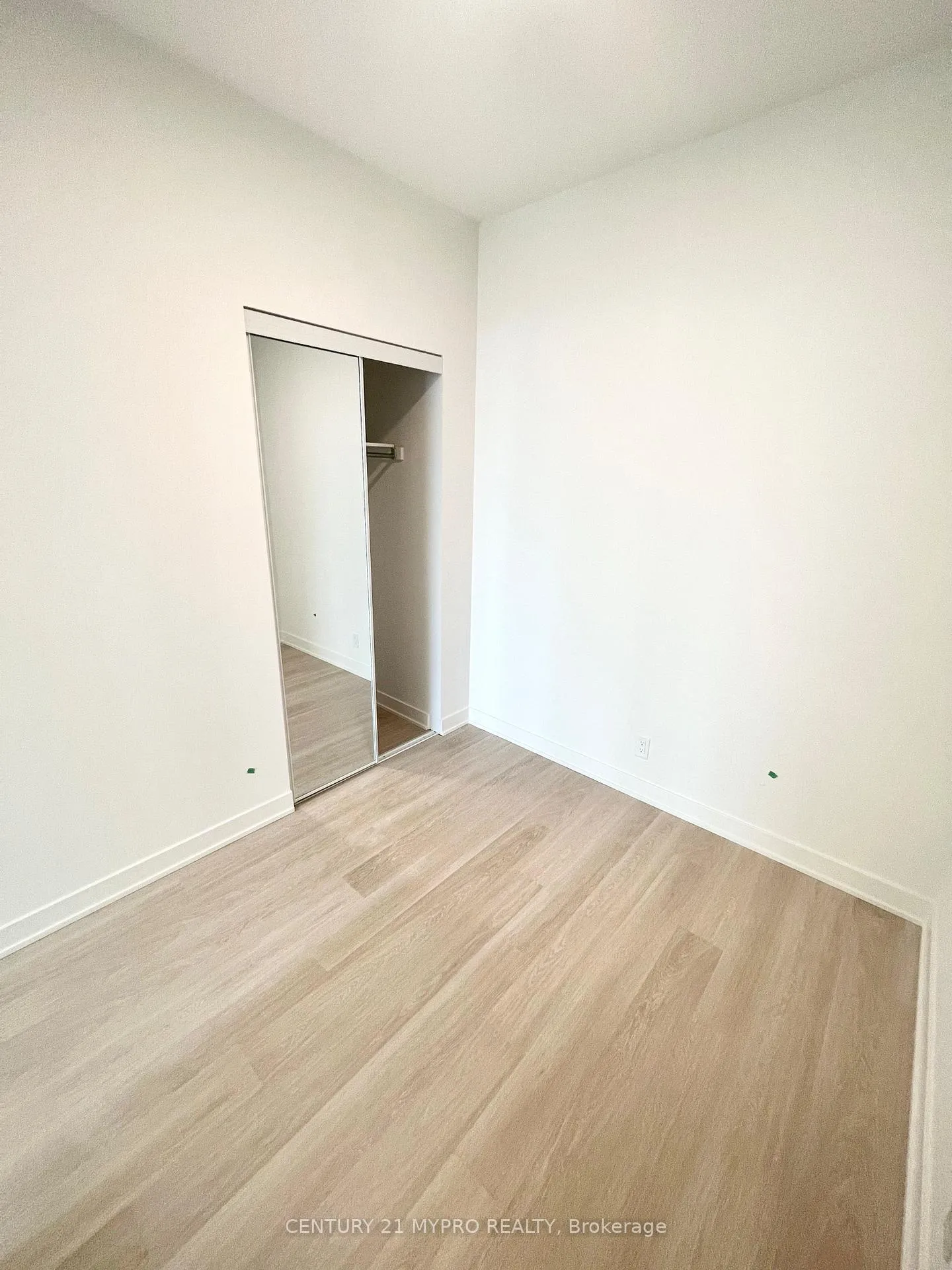 Photo 4 of Unit 804, 30 Upper Mall Way, Vaughan, Brownridge — HOMEH