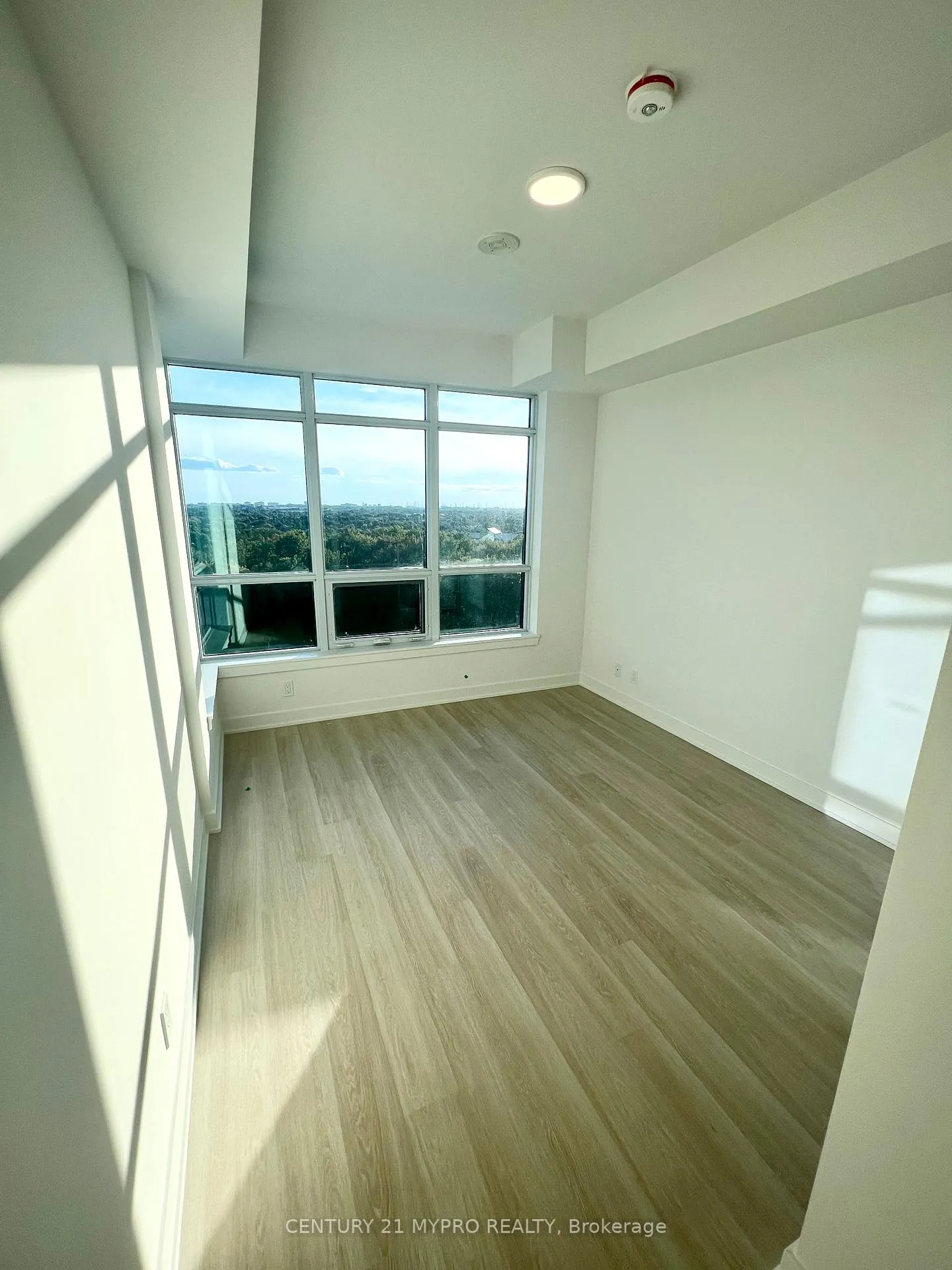 Photo 9 of Unit 804, 30 Upper Mall Way, Vaughan, Brownridge — HOMEH