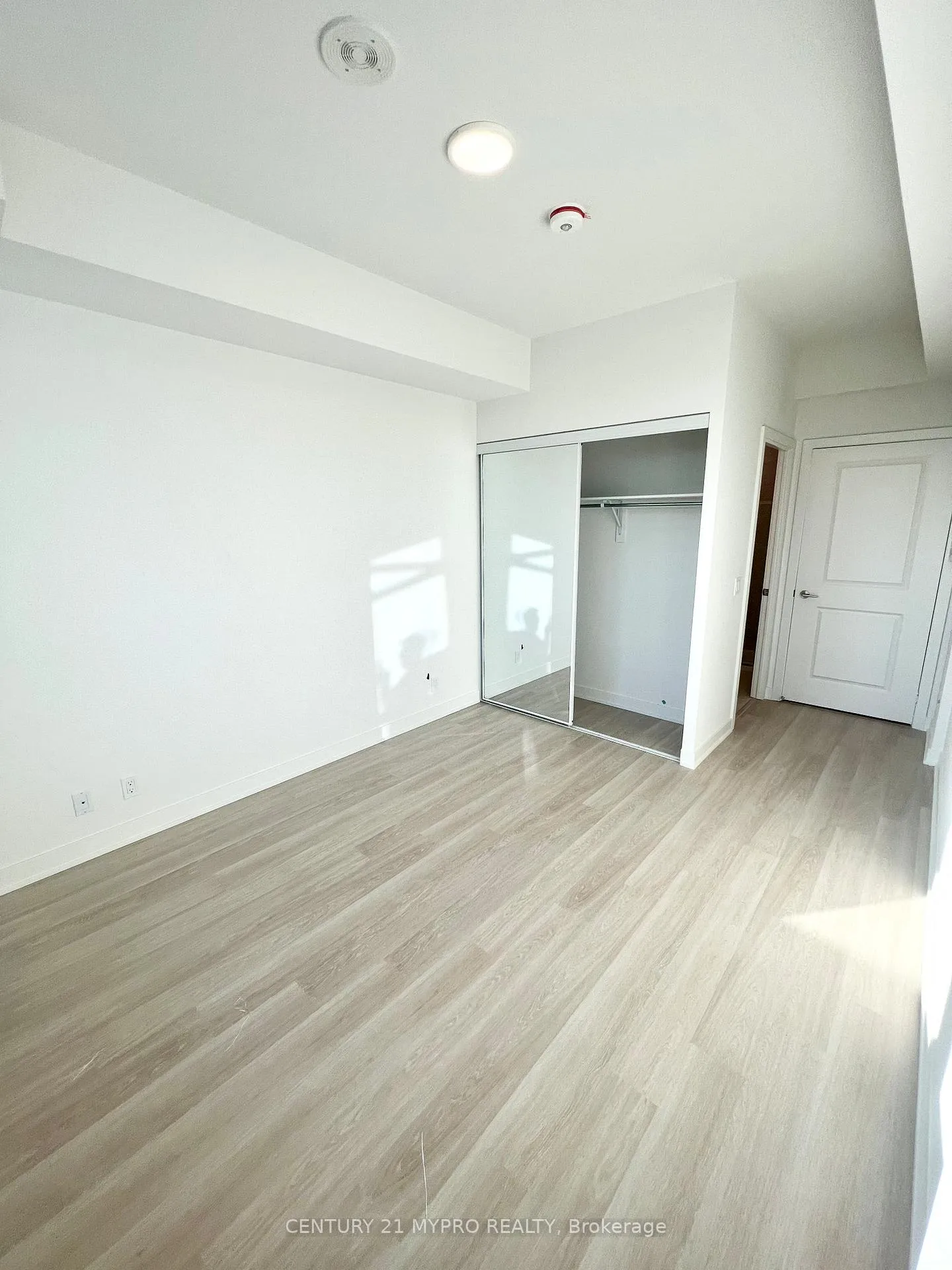 Photo 10 of Unit 804, 30 Upper Mall Way, Vaughan, Brownridge — HOMEH