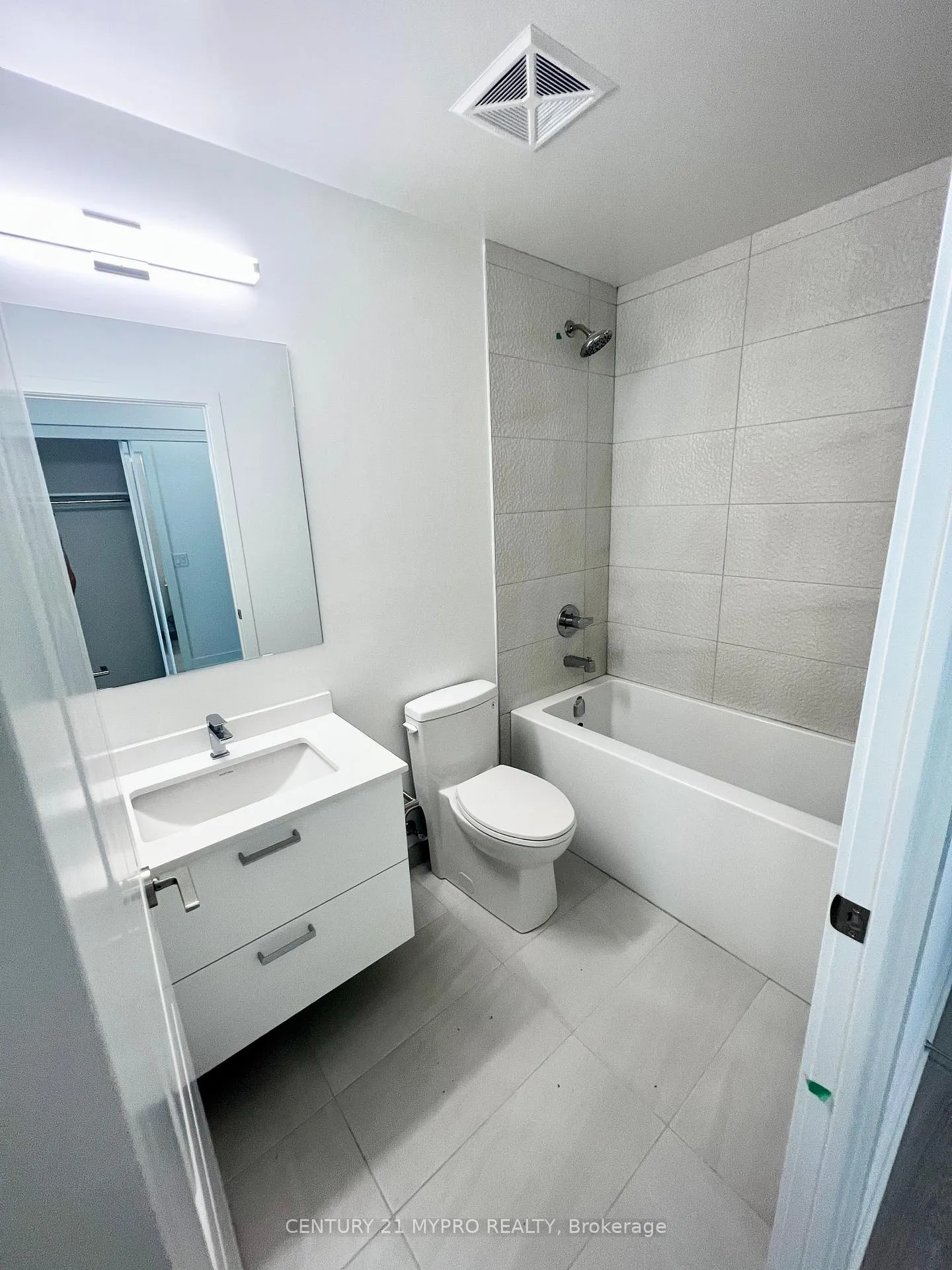 Photo 11 of Unit 804, 30 Upper Mall Way, Vaughan, Brownridge — HOMEH