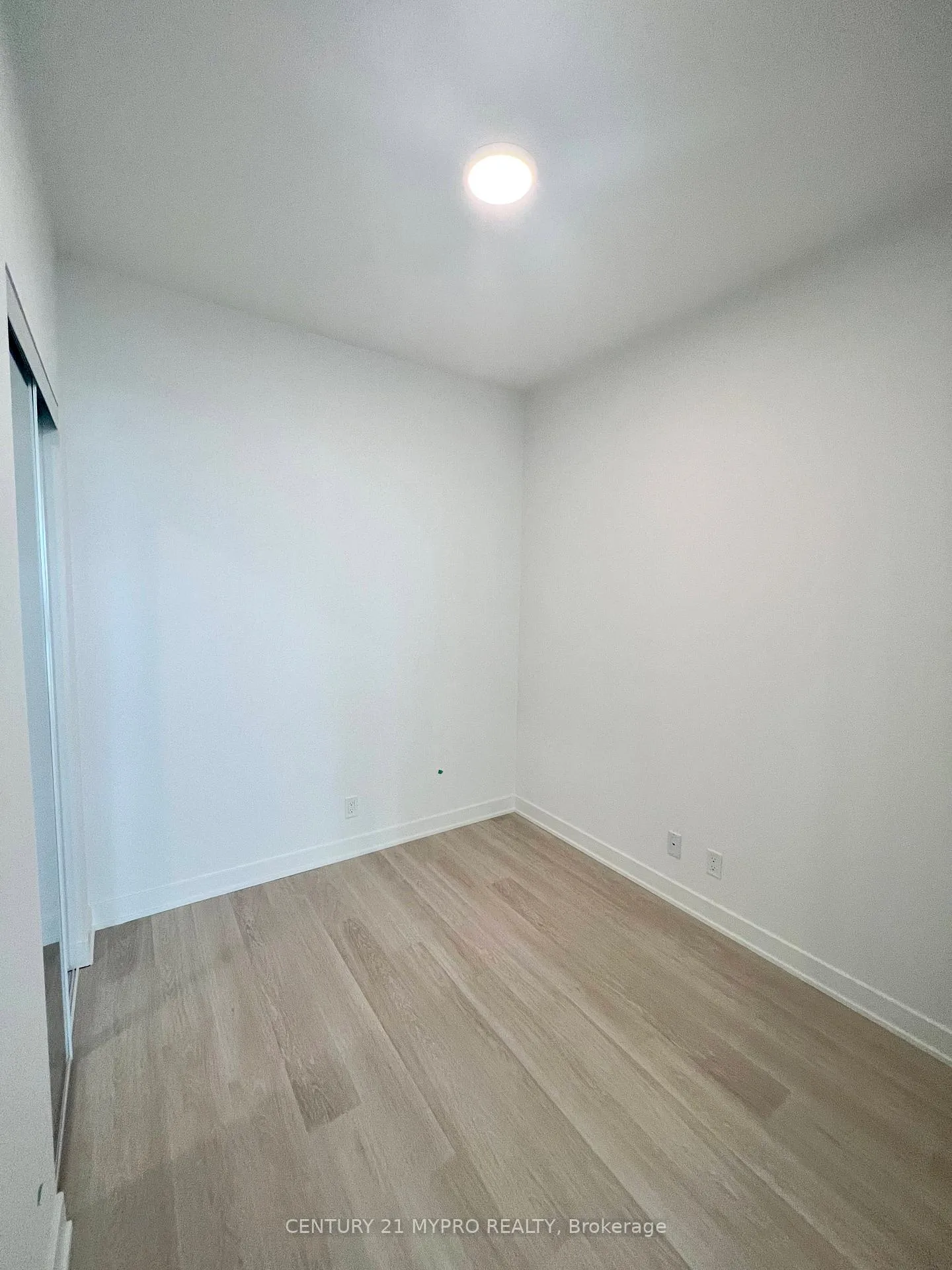 Photo 14 of Unit 804, 30 Upper Mall Way, Vaughan, Brownridge — HOMEH