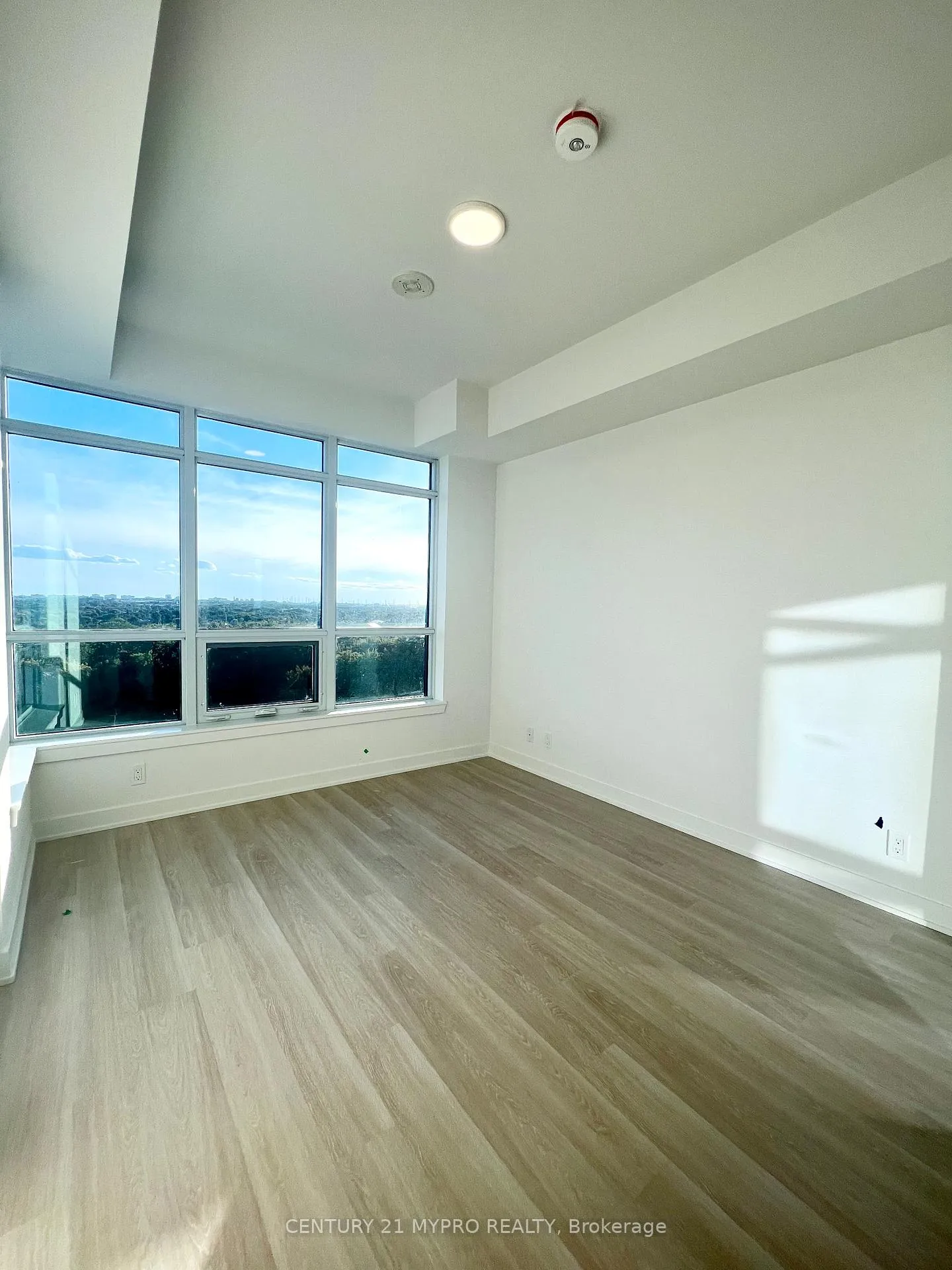 Photo 15 of Unit 804, 30 Upper Mall Way, Vaughan, Brownridge — HOMEH