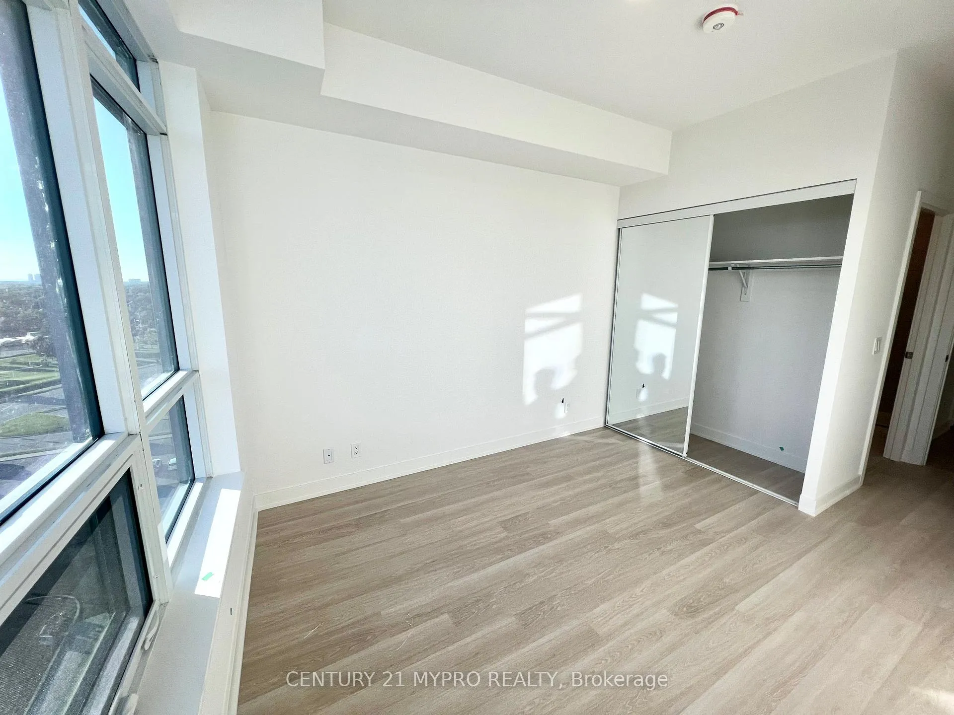 Photo 16 of Unit 804, 30 Upper Mall Way, Vaughan, Brownridge — HOMEH