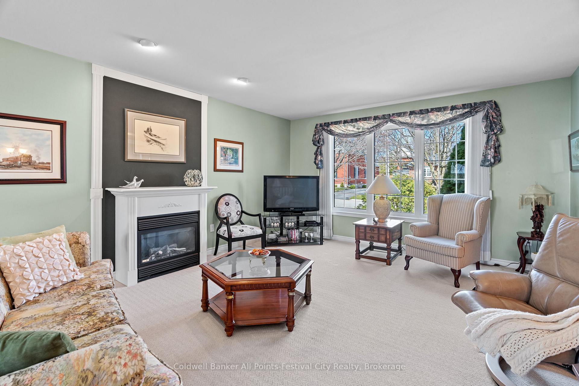 Photo 10 of 52 Napier Street, Goderich, Goderich (Town) — HOMEH