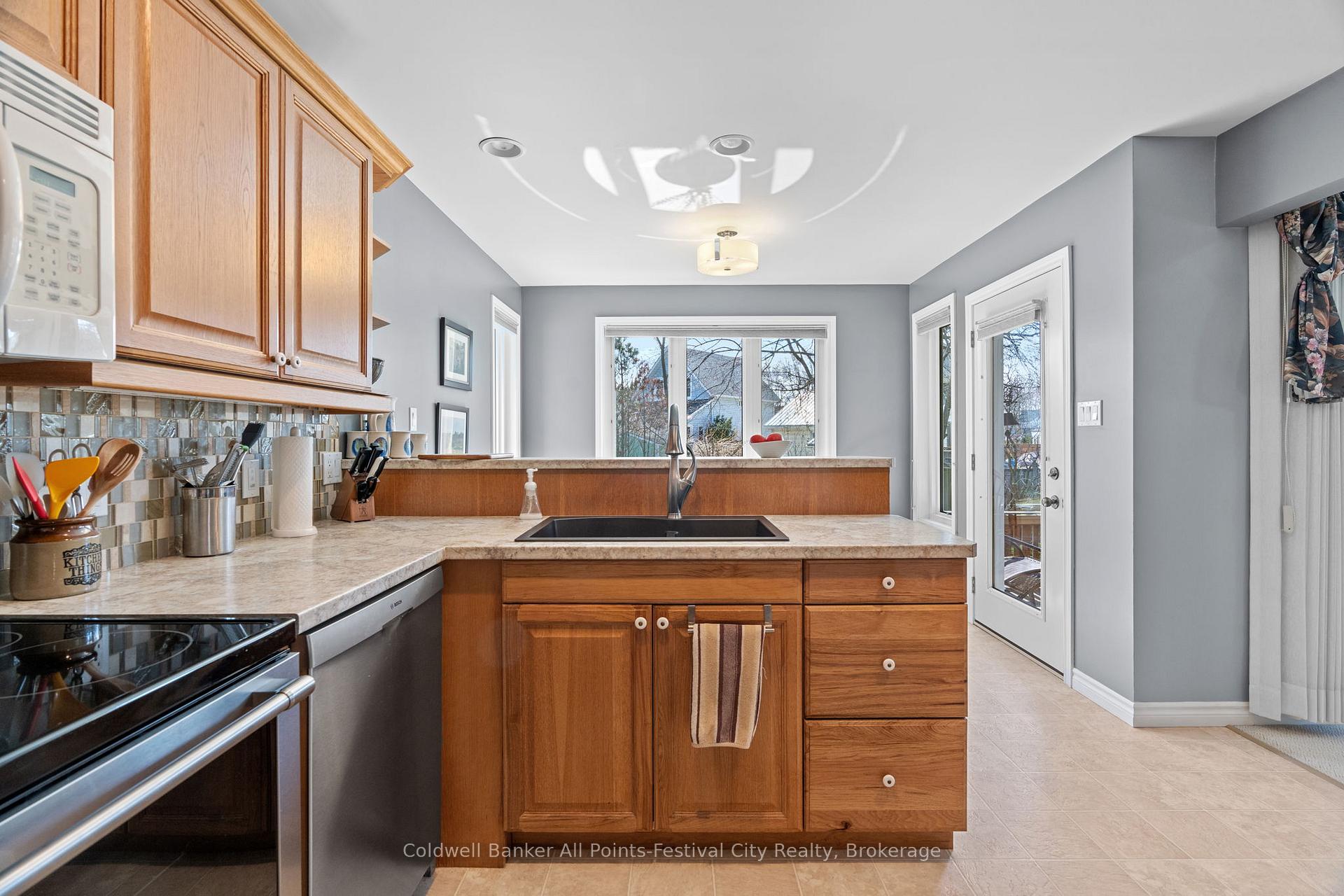 Photo 18 of 52 Napier Street, Goderich, Goderich (Town) — HOMEH