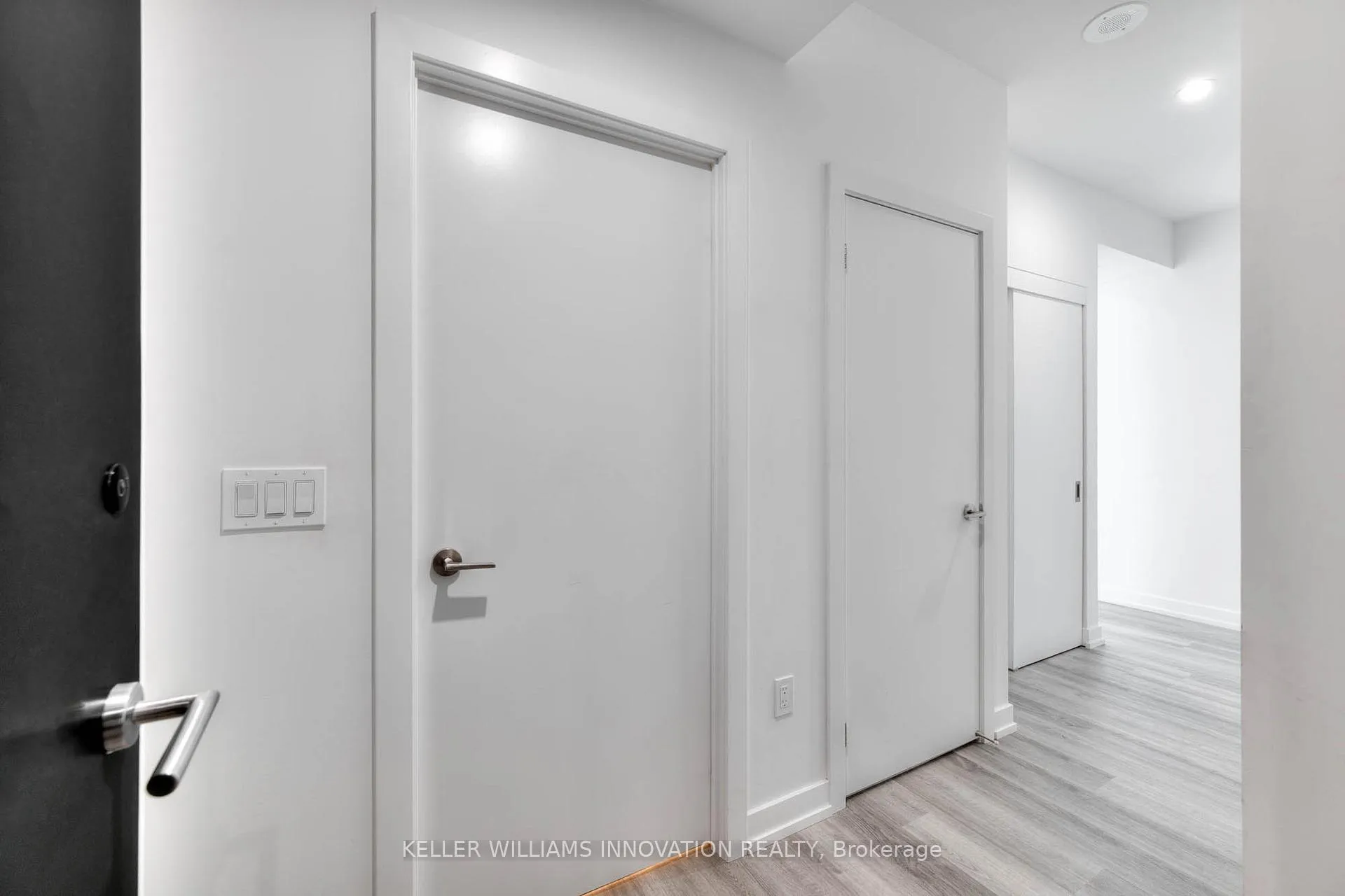 Photo 2 of Unit 1012, 5 Wellington Street S, Kitchener — HOMEH