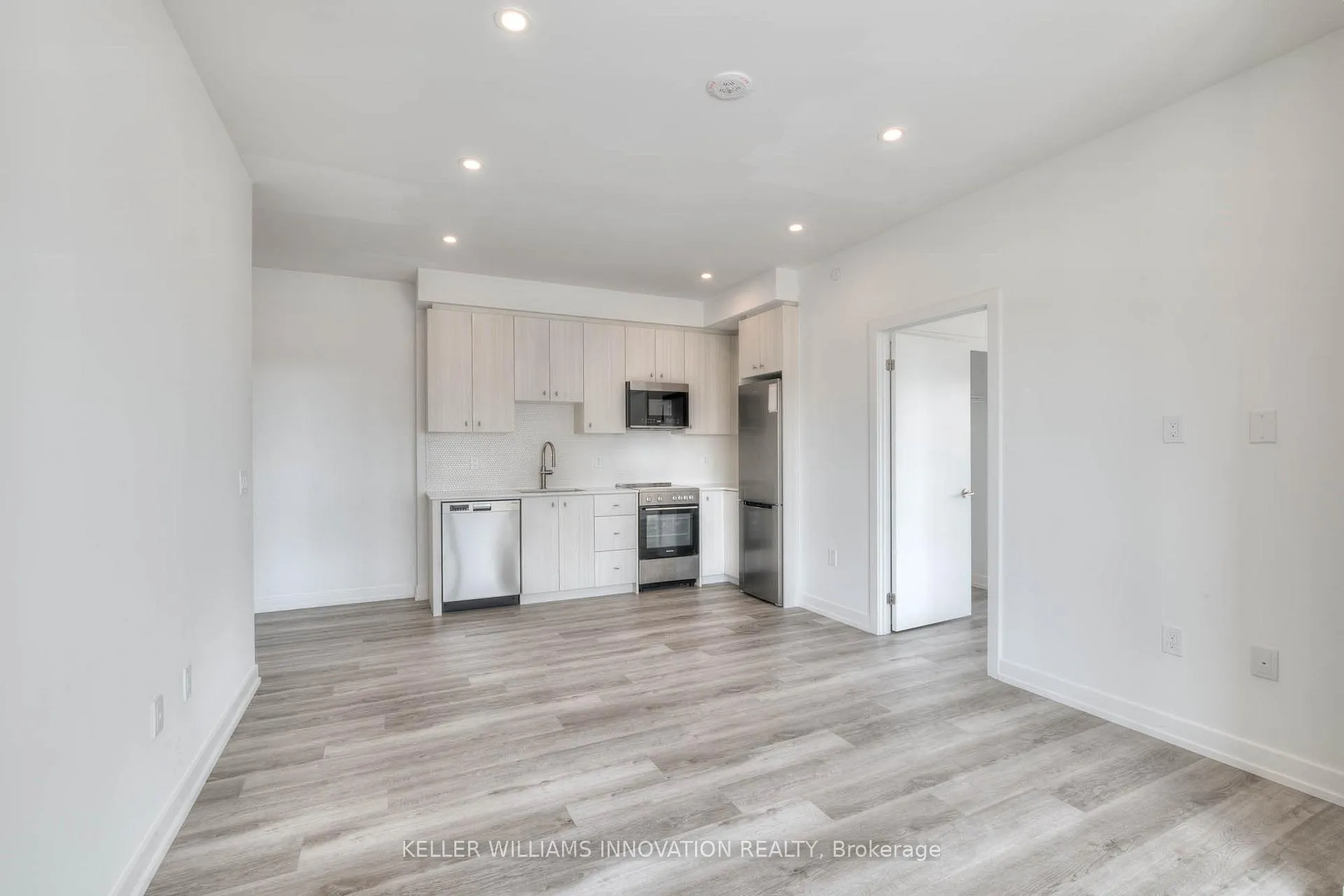 Photo 8 of Unit 1012, 5 Wellington Street S, Kitchener — HOMEH