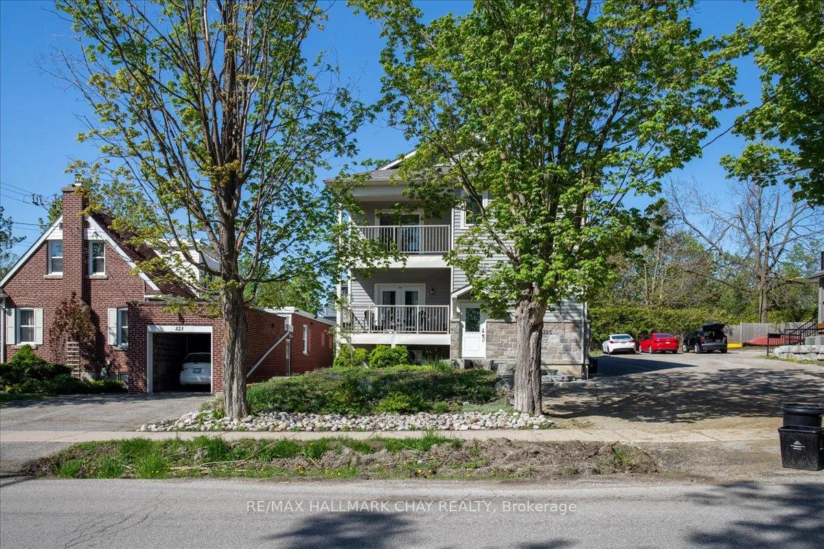 Front of Unit Unit B, 325 Peter Street