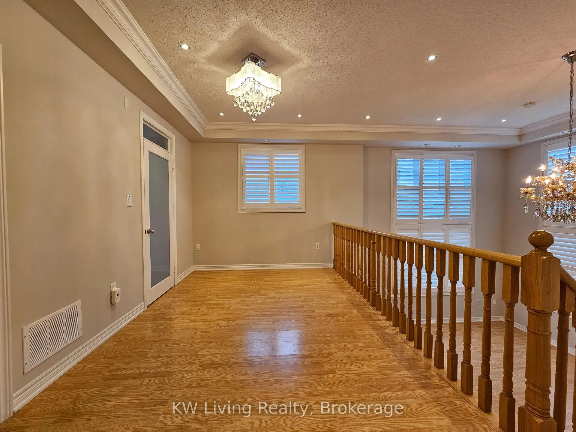 Photo 11 of 26 Comely Way, Markham, Milliken Mills East — HOMEH