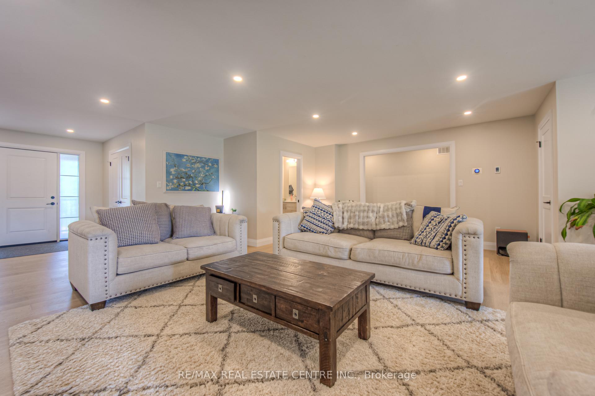 Photo 7 of 226 Brant Road, Brant, South Dumfries — HOMEH