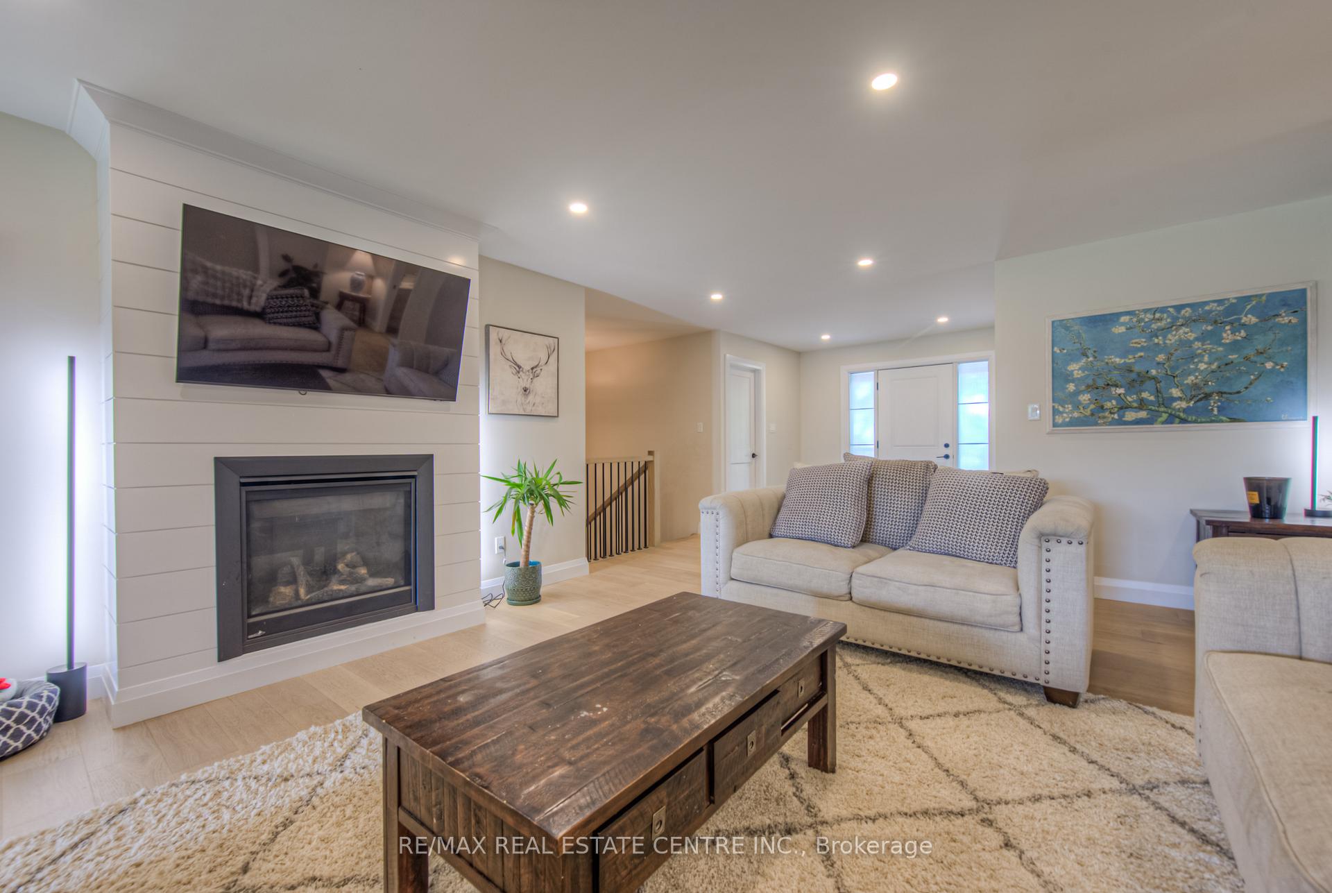 Photo 8 of 226 Brant Road, Brant, South Dumfries — HOMEH