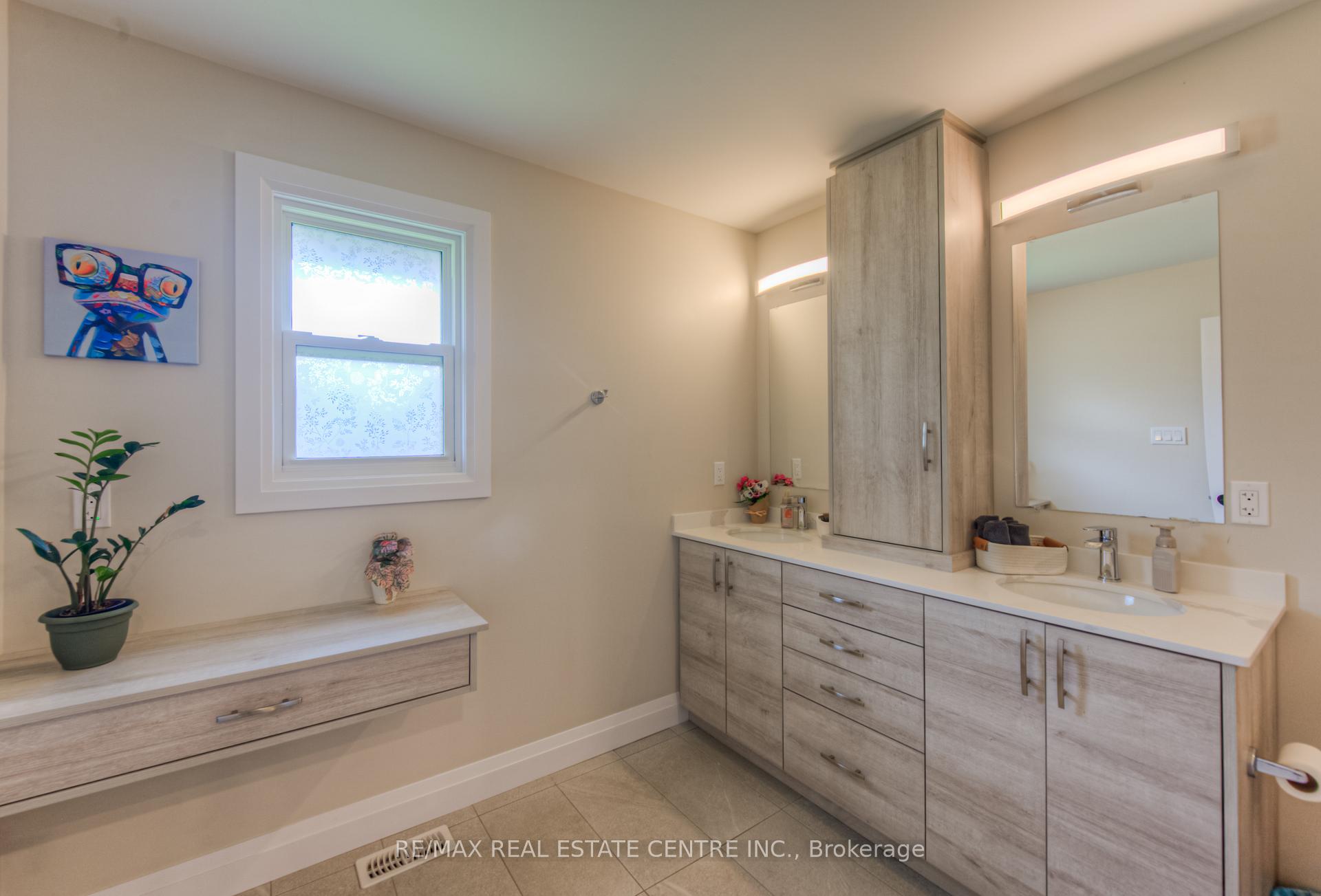 Photo 27 of 226 Brant Road, Brant, South Dumfries — HOMEH