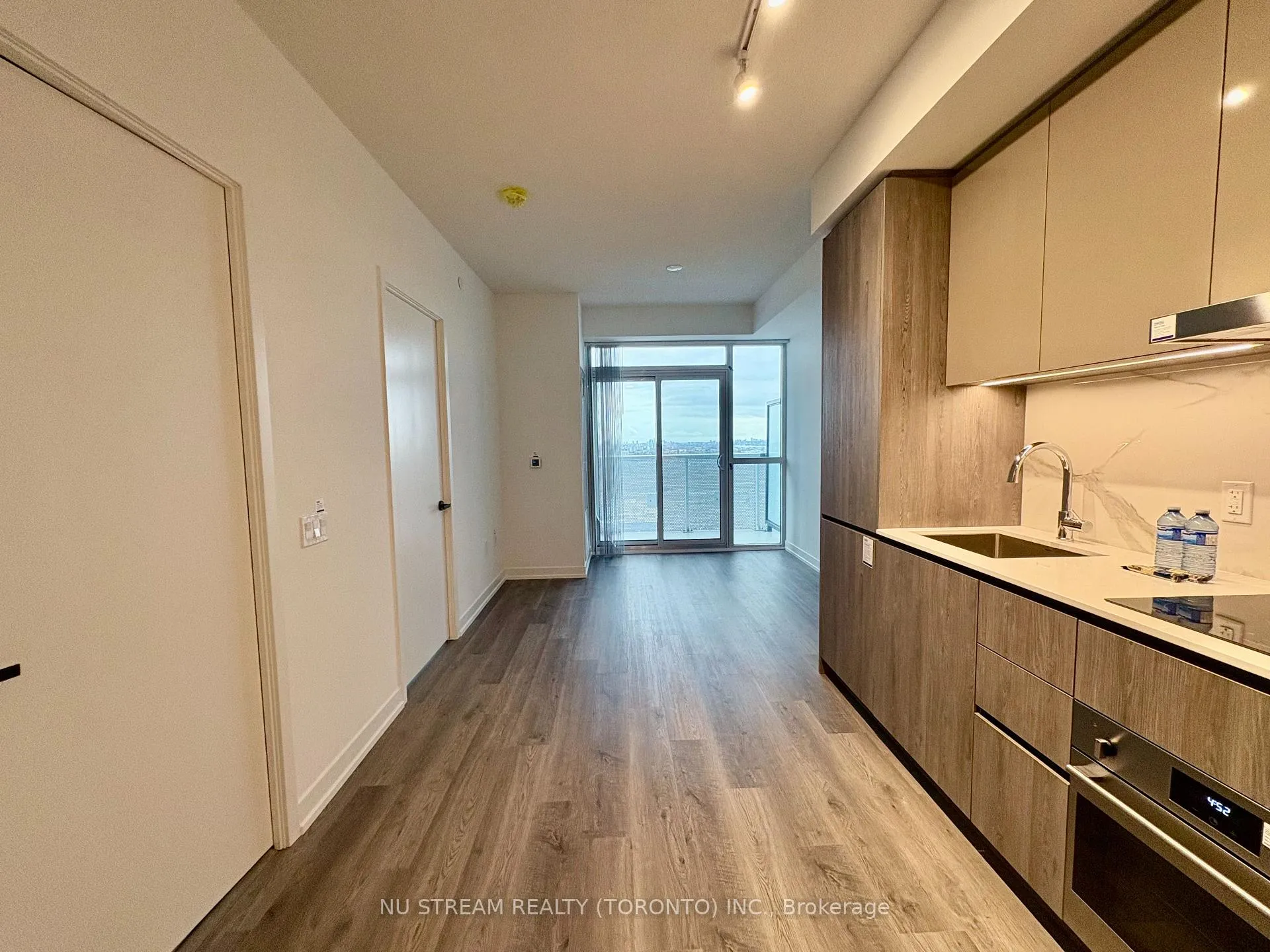 Photo 4 of Unit 3110, 8 Interchange Way, Vaughan, Vaughan Corporate Centre — HOMEH