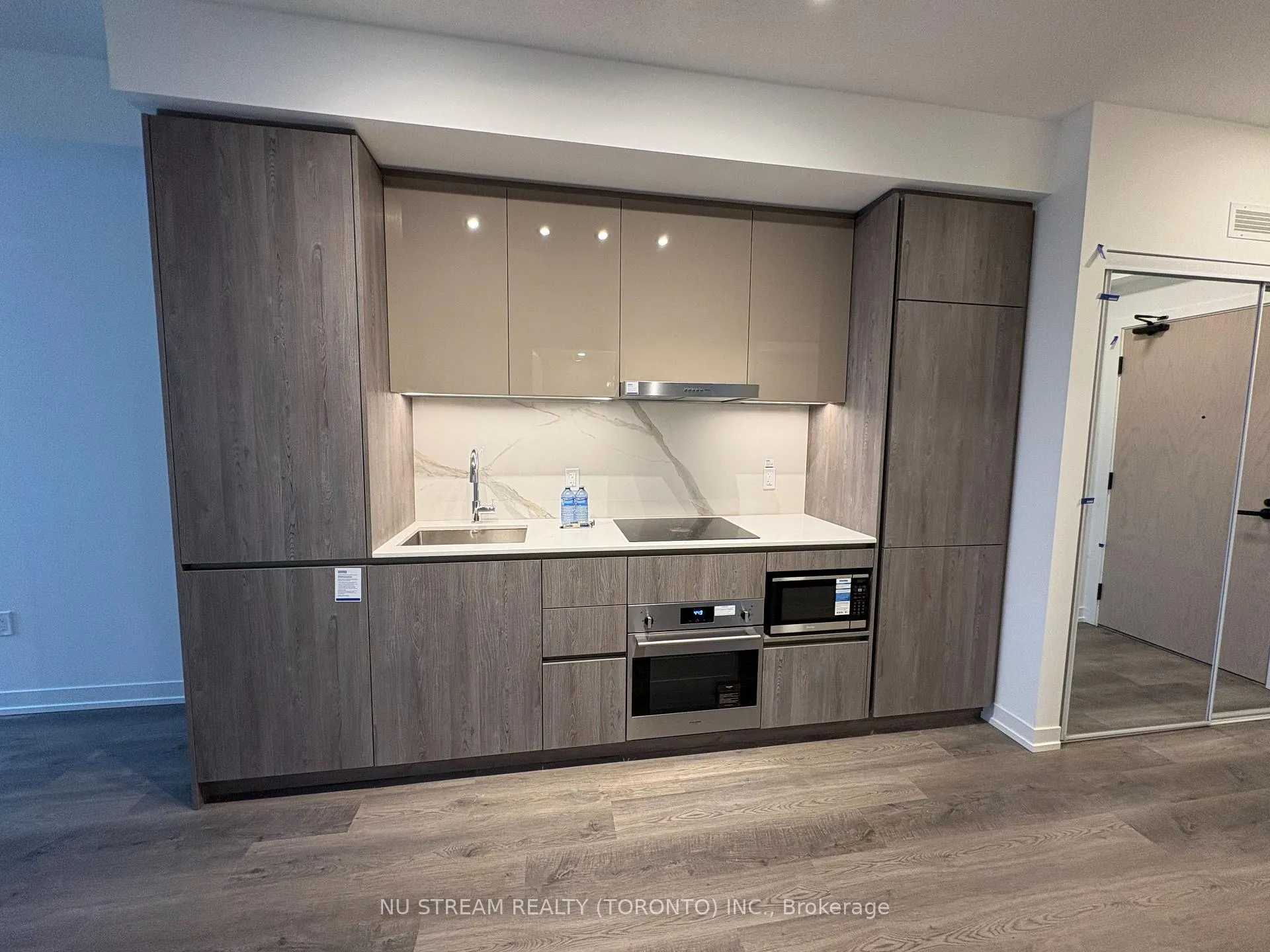 Photo 5 of Unit 3110, 8 Interchange Way, Vaughan, Vaughan Corporate Centre — HOMEH