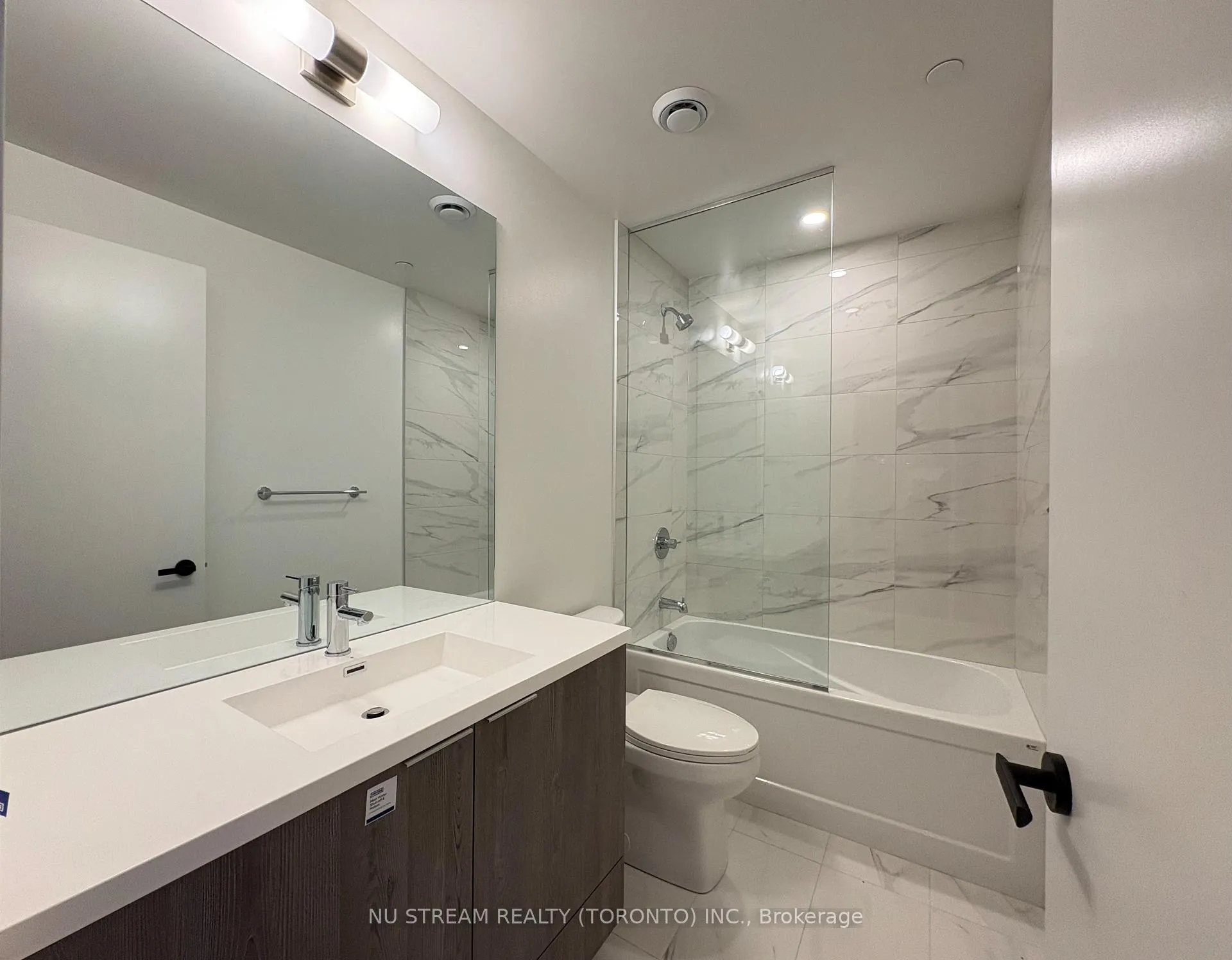 Photo 9 of Unit 3110, 8 Interchange Way, Vaughan, Vaughan Corporate Centre — HOMEH