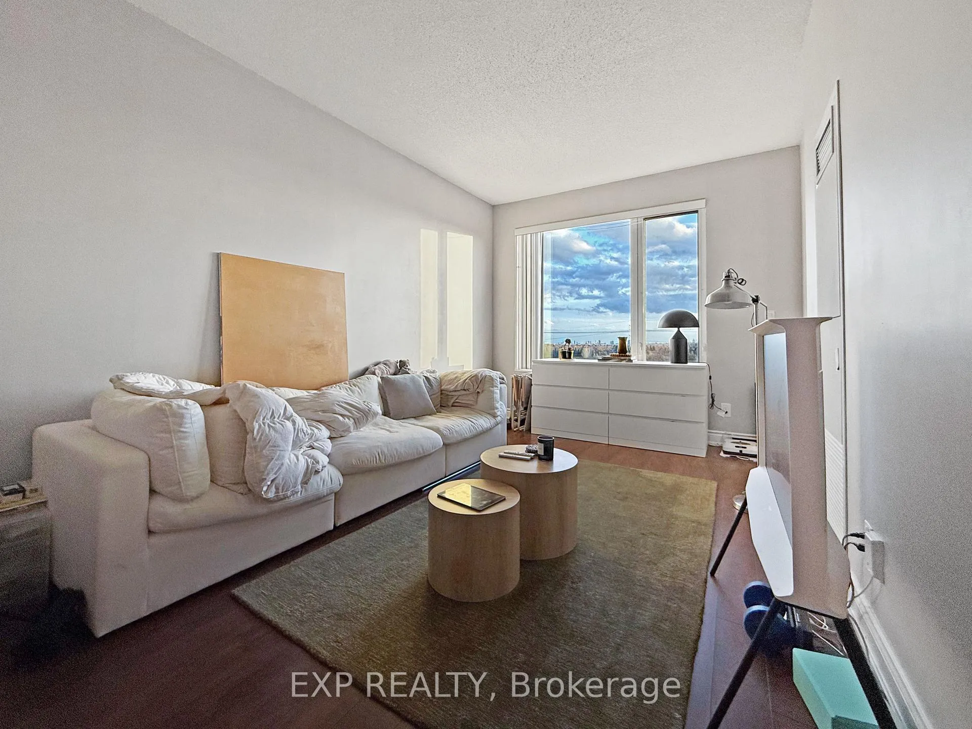 Photo 7 of Unit 909, 325 south park Road, Markham, Commerce Valley — HOMEH