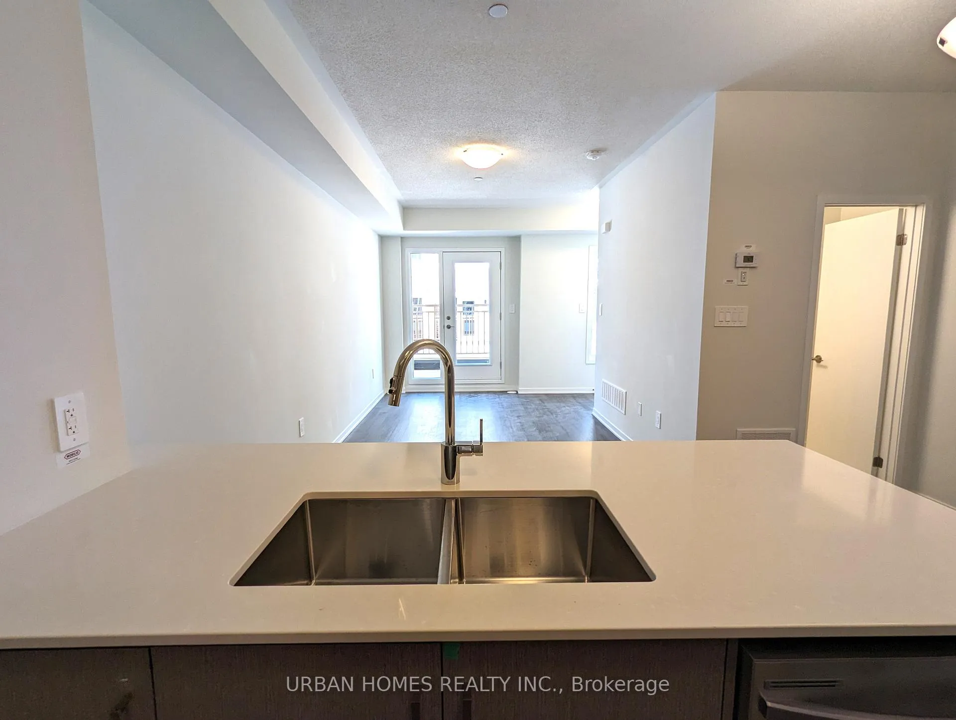 Photo 6 of Unit 29, 21 Honeycrisp Crescent, Vaughan, Vaughan Corporate Centre — HOMEH
