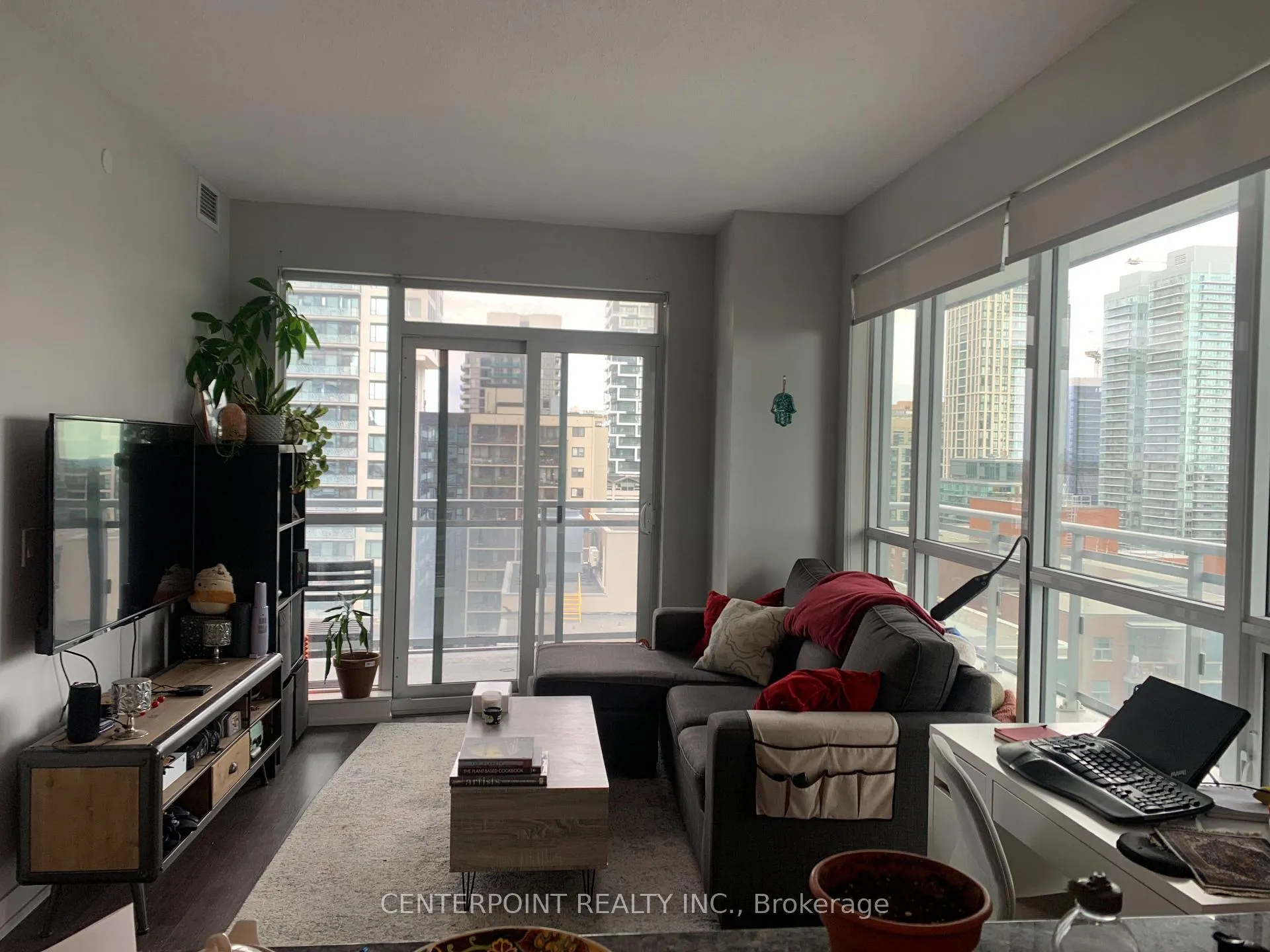 Front of Unit 1505, 89 Dunfield Avenue
