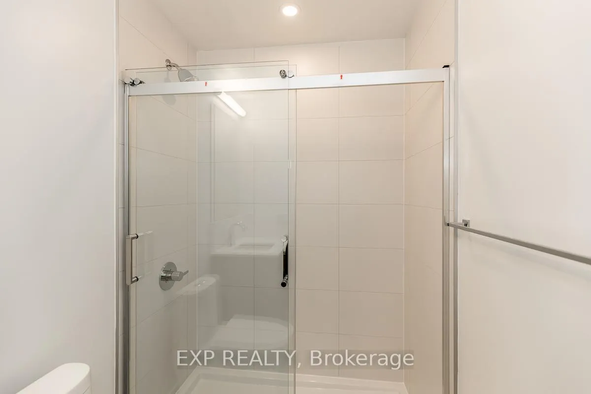 Photo 8 of Unit 426, 681 Yonge Street, Barrie, Painswick South — HOMEH