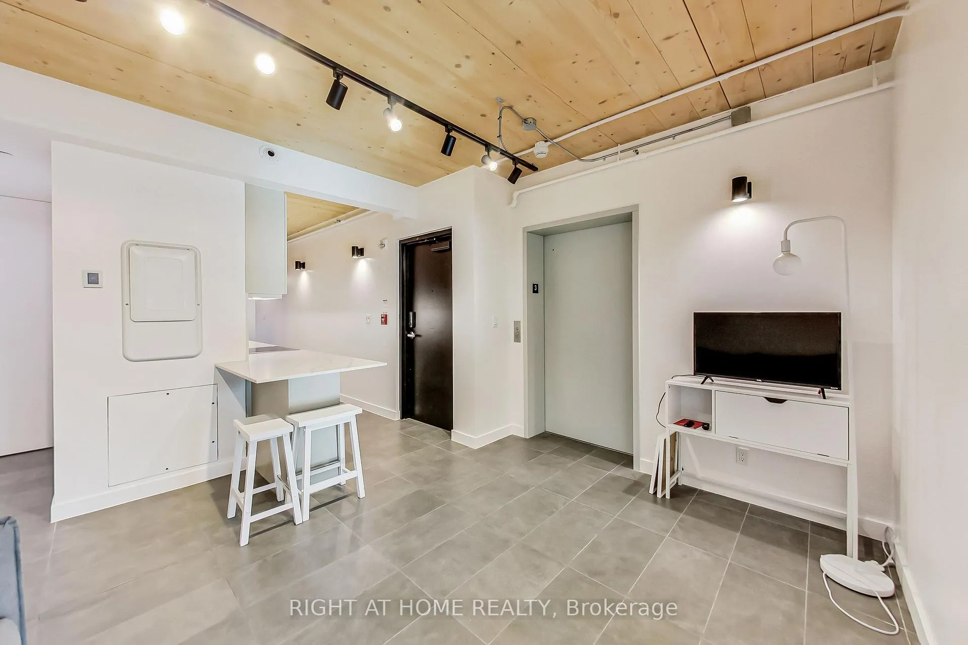 Photo 3 of Unit 301, 1602 Queen Street E, Toronto, The Beaches — HOMEH