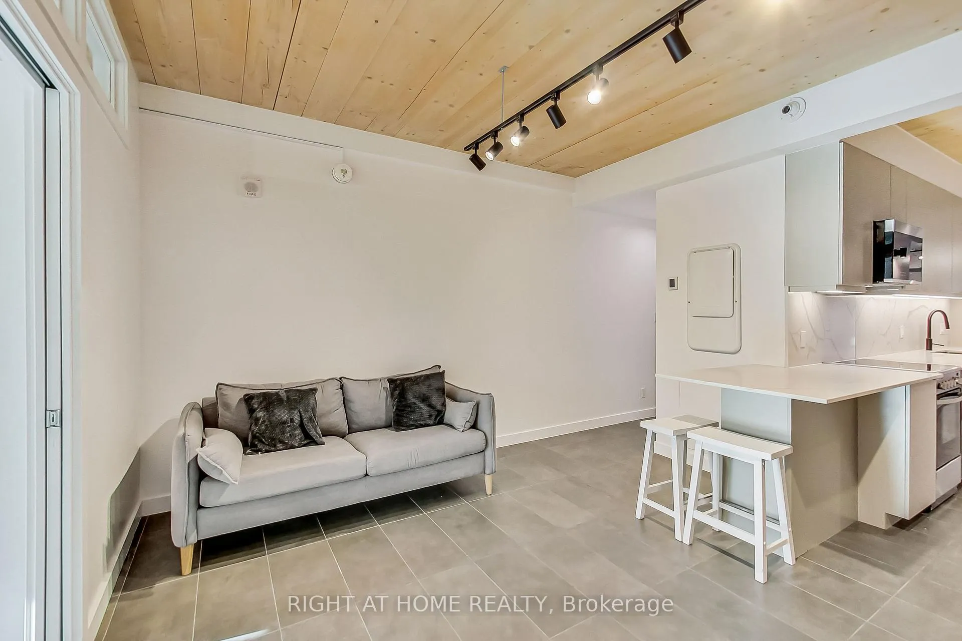 Photo 5 of Unit 301, 1602 Queen Street E, Toronto, The Beaches — HOMEH