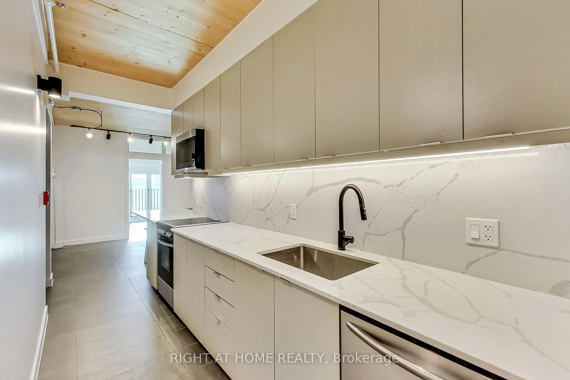 Photo 8 of Unit 301, 1602 Queen Street E, Toronto, The Beaches — HOMEH