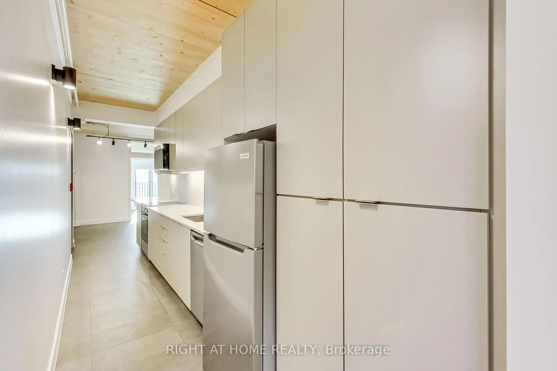 Photo 9 of Unit 301, 1602 Queen Street E, Toronto, The Beaches — HOMEH