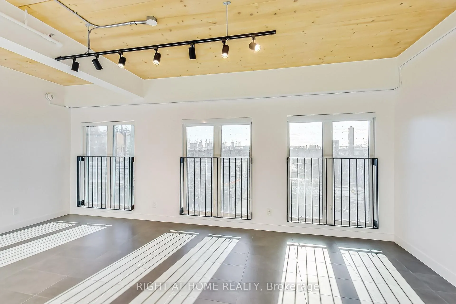 Photo 13 of Unit 301, 1602 Queen Street E, Toronto, The Beaches — HOMEH