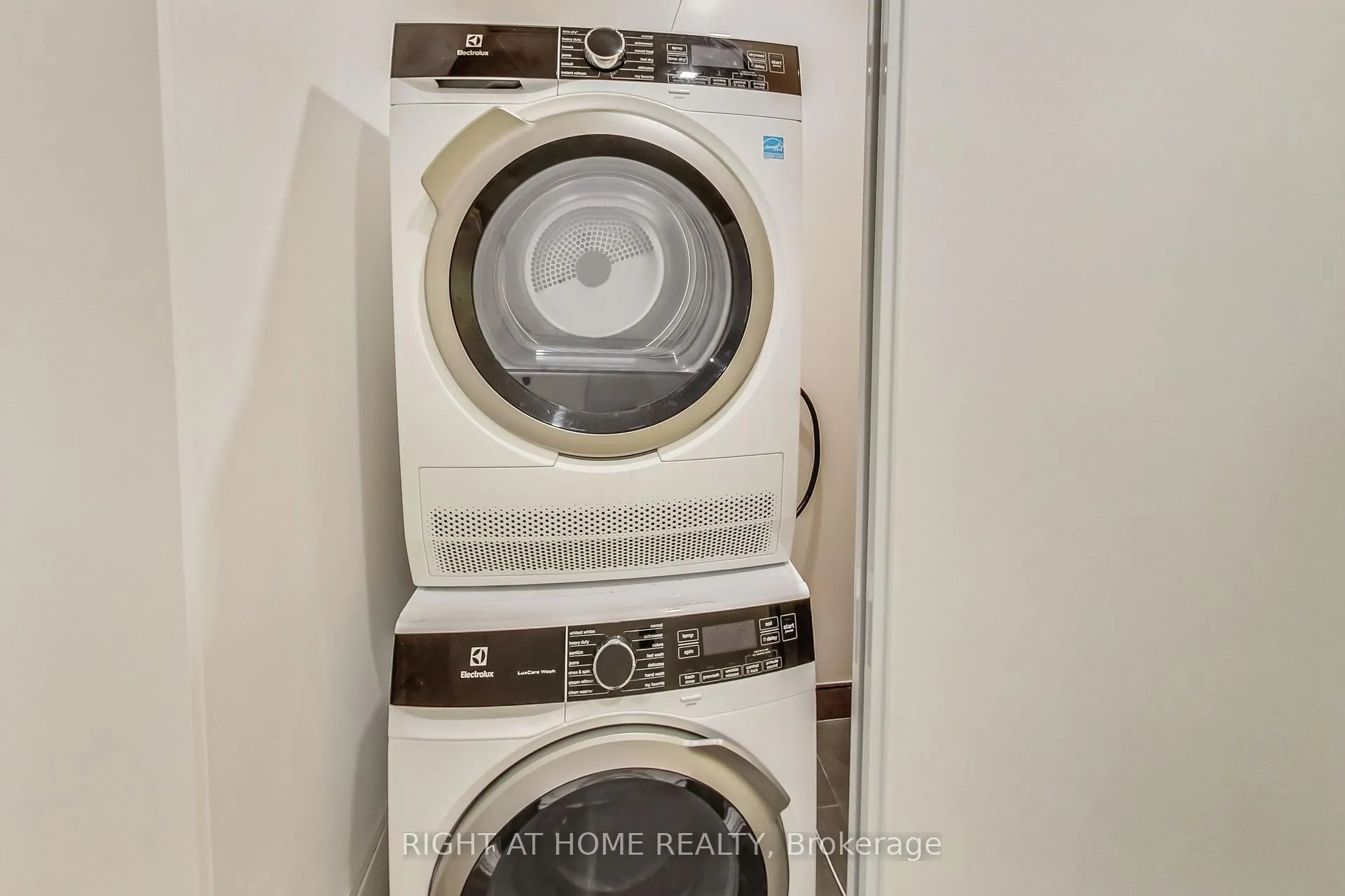 Photo 19 of Unit 301, 1602 Queen Street E, Toronto, The Beaches — HOMEH