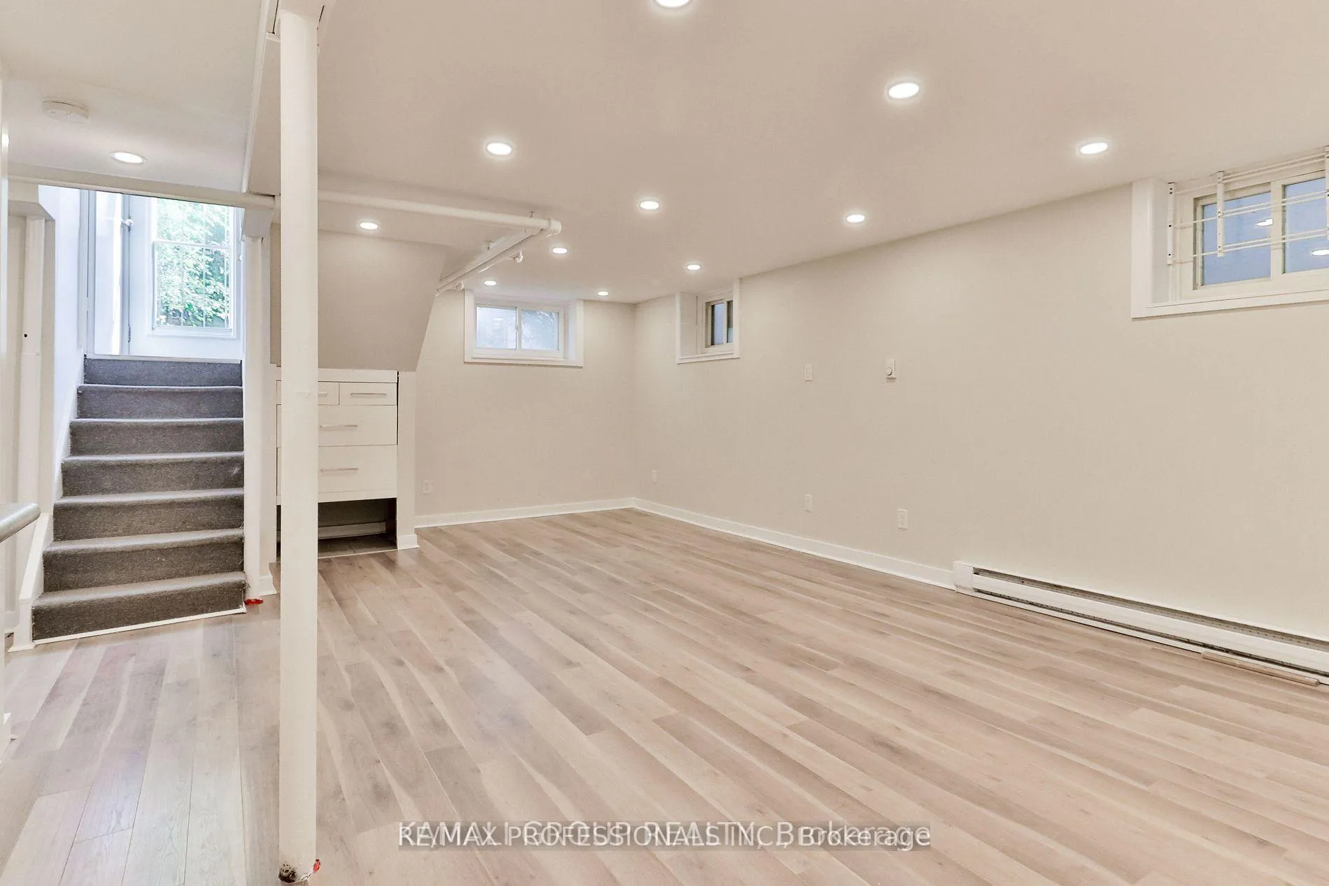 Photo 1 of 7 Elsfield Road, Etobicoke, Stonegate-Queensway — HOMEH