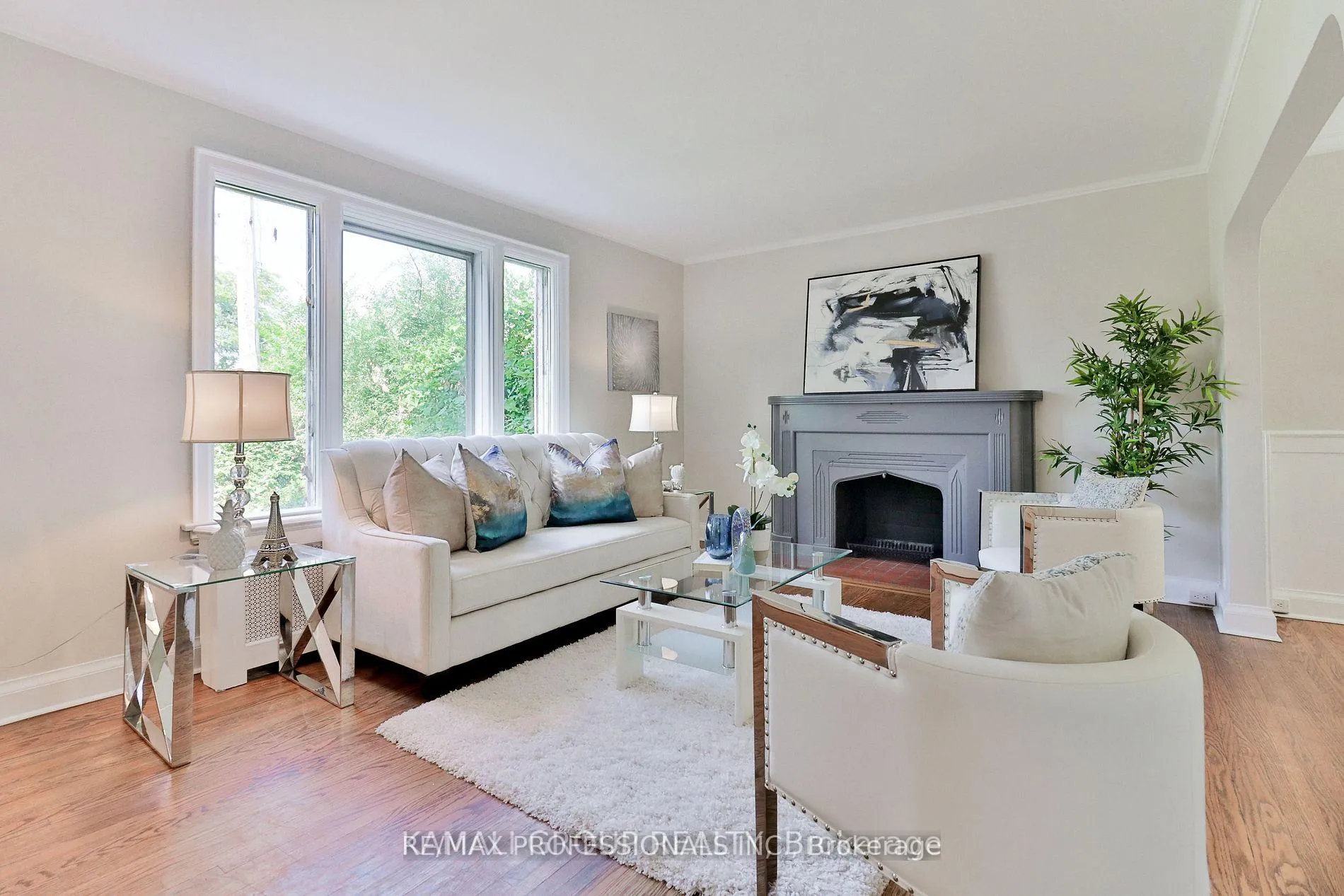Photo 2 of 7 Elsfield Road, Etobicoke, Stonegate-Queensway — HOMEH